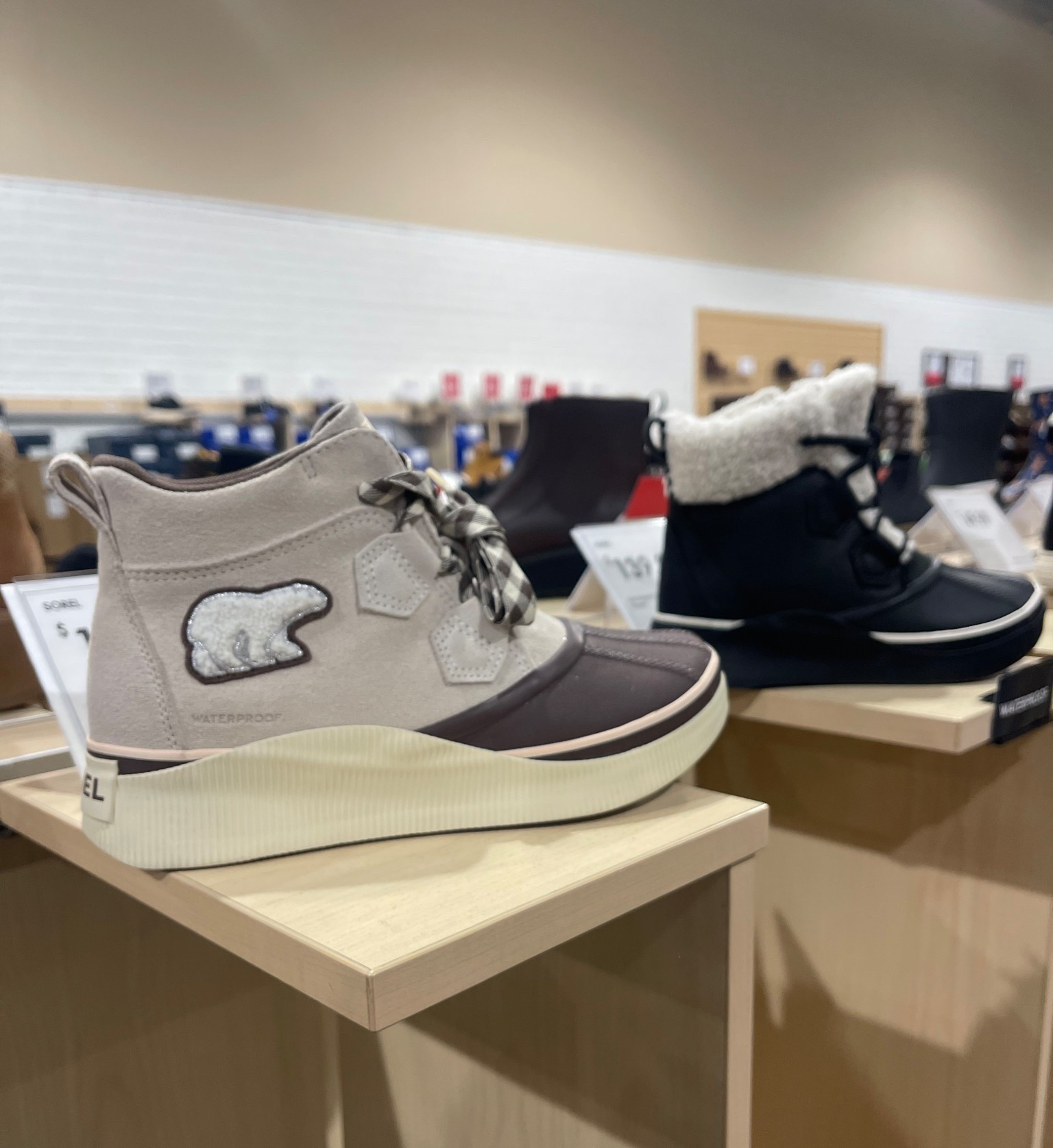 The cutest Sorel boots on sale @dsw






Boots, winter boots, Sorel boots, sale alert

#LTKSeasonal #LTKGiftGuide #LTKSaleAlert