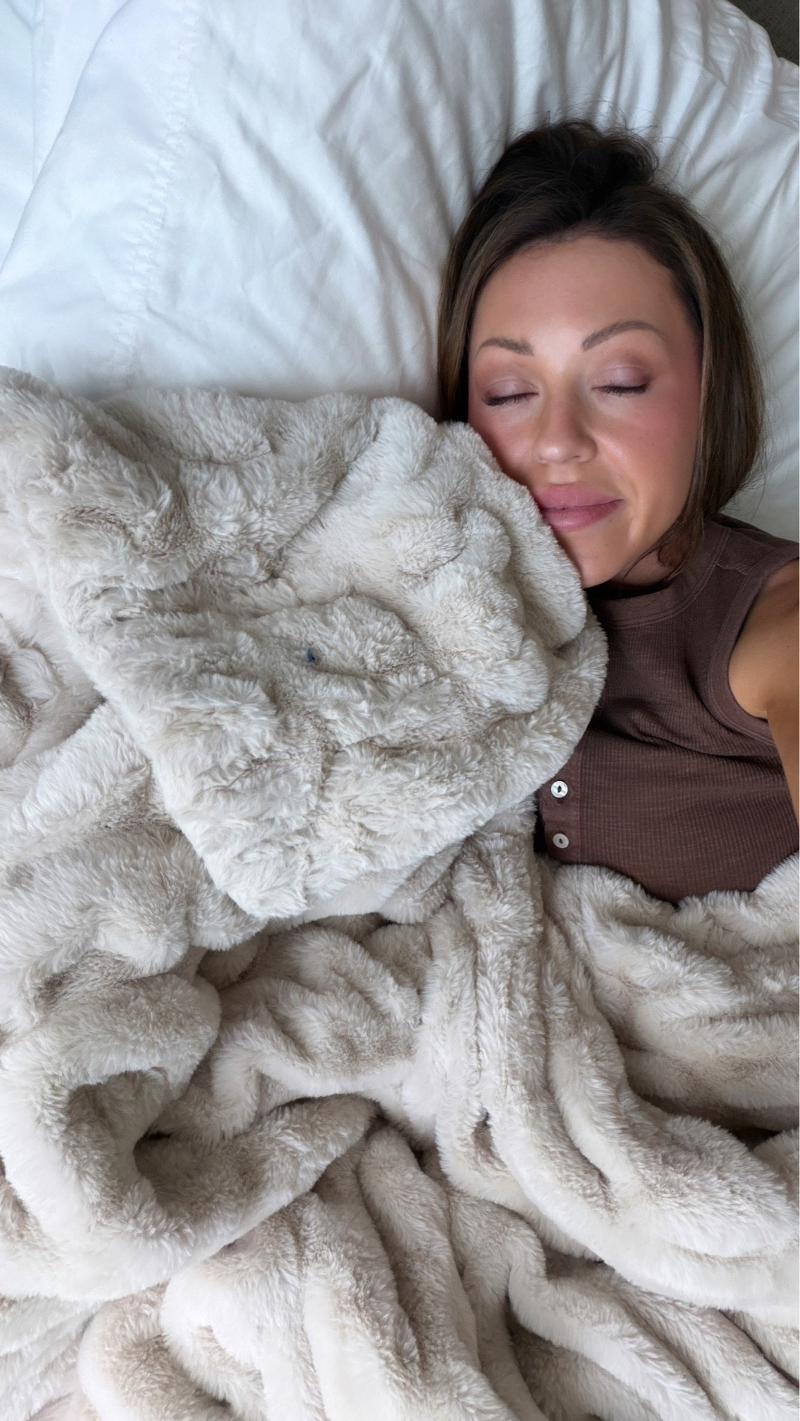 Lola blankets are my new obsession!!! I sleep with mine every night. It’s basically a big HUG🤗🩷 use code KRISTENF50 for 50% off, a $50 gift card to use on a future purchase AND FREE SHIPPING🎉🎉🎉