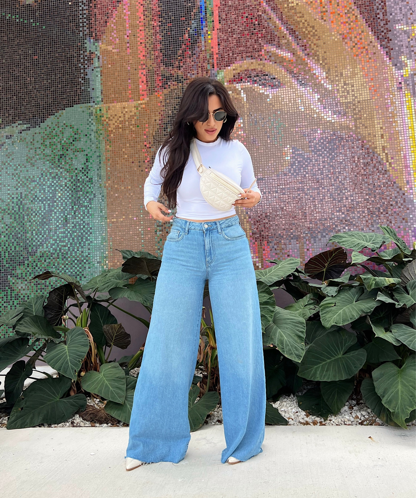 team denim + clean top forever. 🤍✨