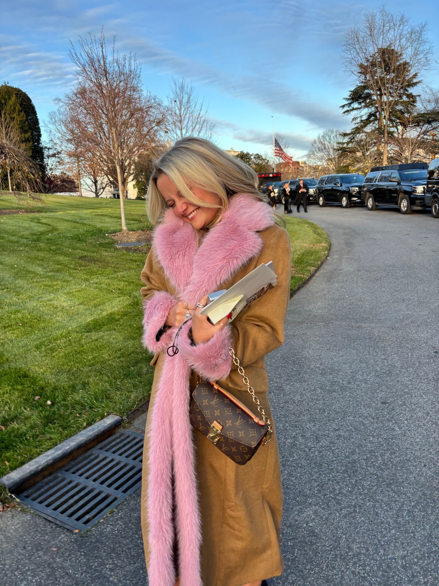 Lulu goes to the White House. 