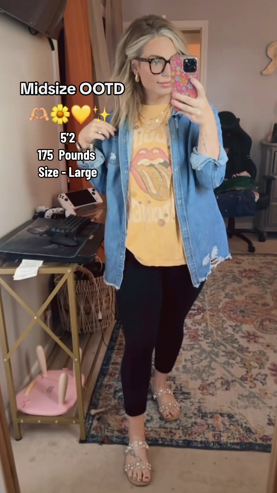 Midsize OOTD for a cozy afternoon! Distressed jeans jackets have a chokehold on me & I’ll never give up my graphic tees 💛✨ 

#LTKStyleTip #LTKMidsize #LTKFindsUnder100