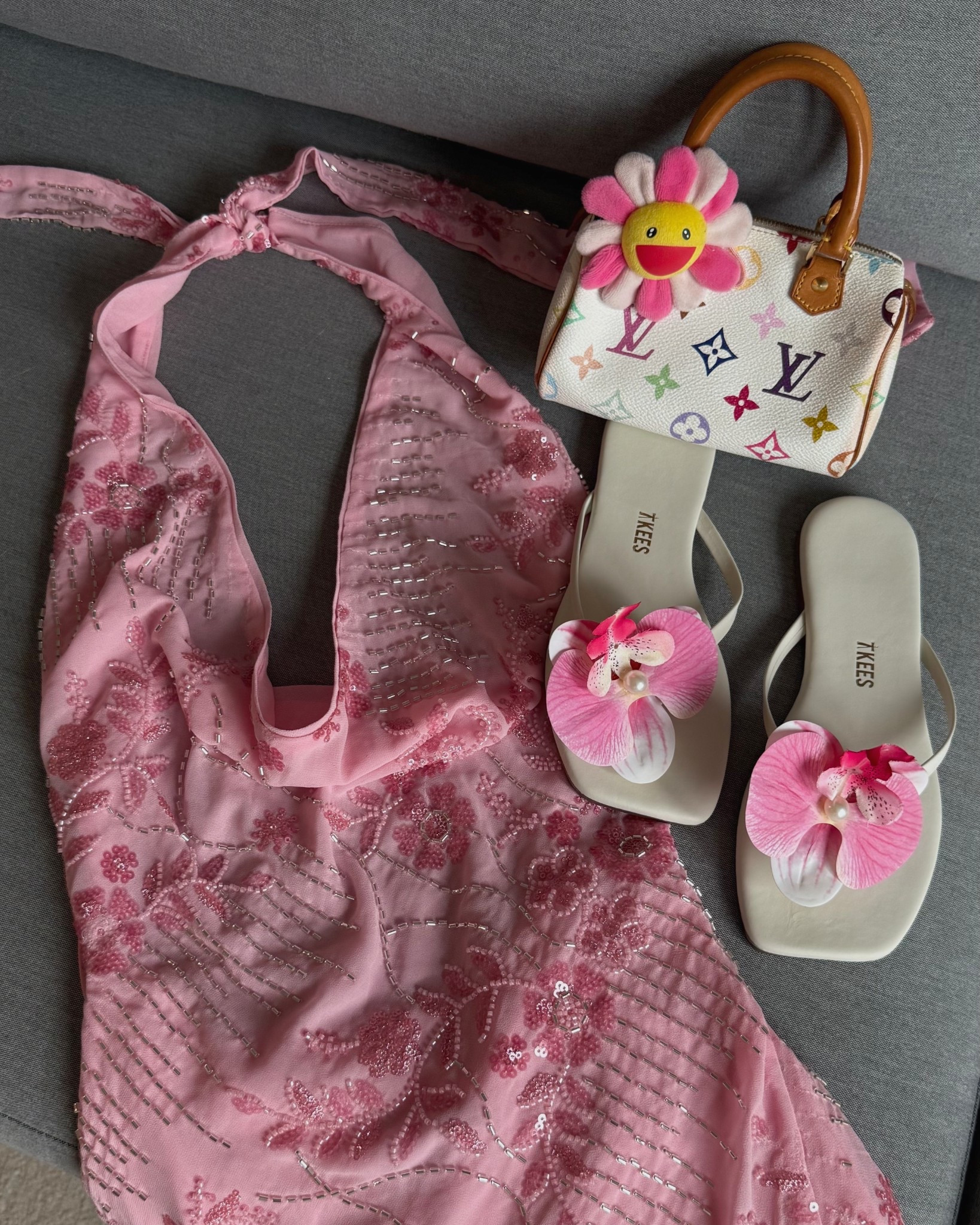 Peppermayo dress
Louis Vuitton bag
Tkees flip flops
Amazon clips


#LTKPetite