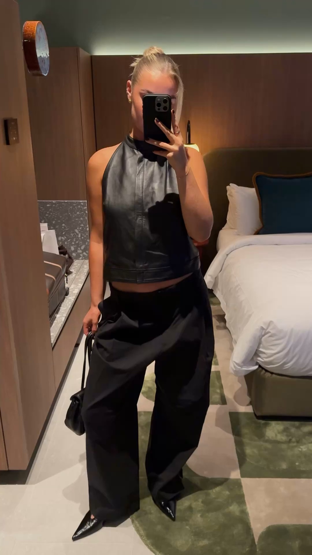 A sheike full black outfit for winter 🖤
Top is Cos- however sold out
Pants- cos & size up 1-2 sizes if you want low waisted 

#LTKaustralia #LTKworkwear #LTKdatenight