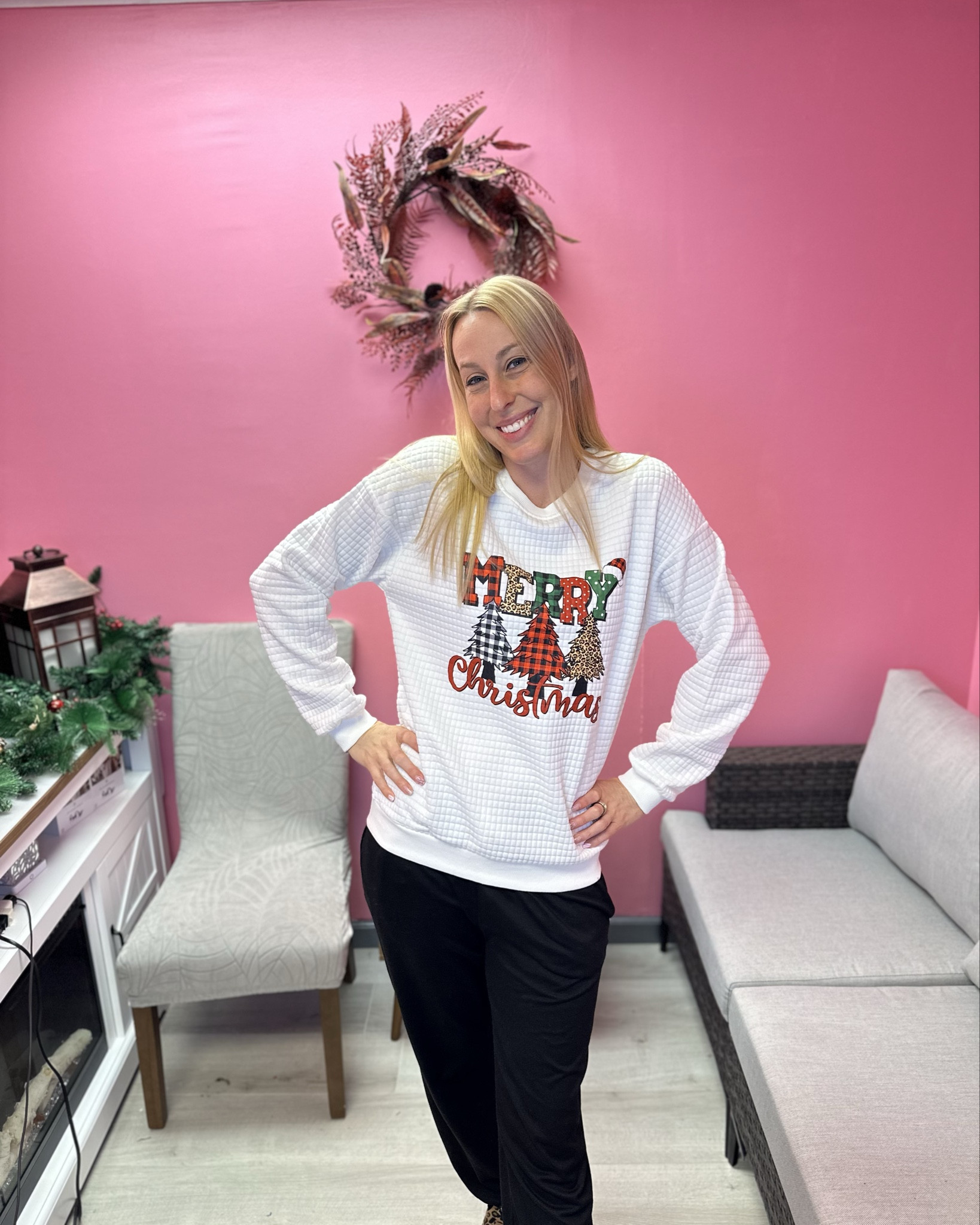 Christmas quilted sweatshirt  
🤍this is a lightweight Christmas shirt option and has plenty of room to layer 
🤍I love the oversized and longer fit 
🤍 fits true to size, wearing size small and I am 5’10”

#LTKFindsUnder50 #LTKStyleTip #LTKTall