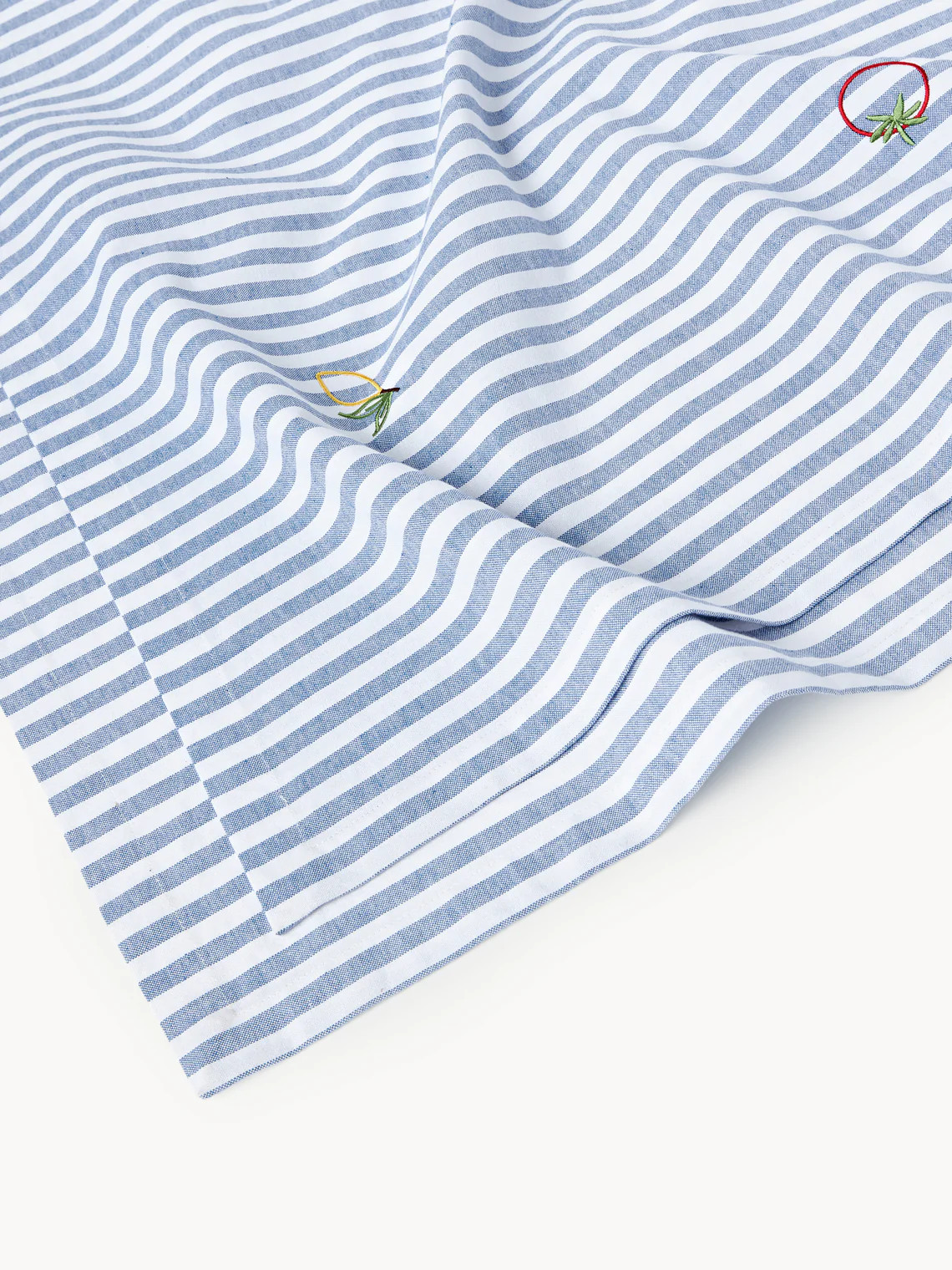 Gestreept tafelkleed Melony met geborduurde motieven | Westwing EU