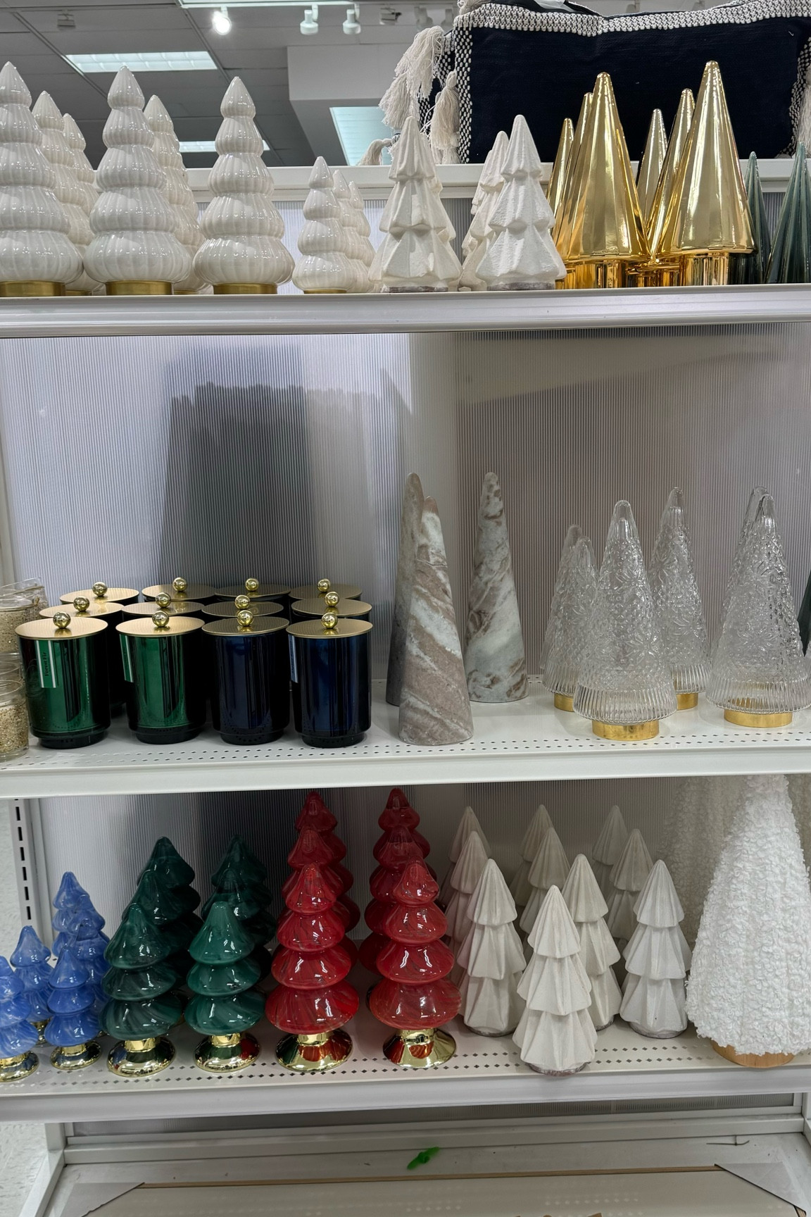 So many cute little tabletop Christmas trees 

#LTKcasa