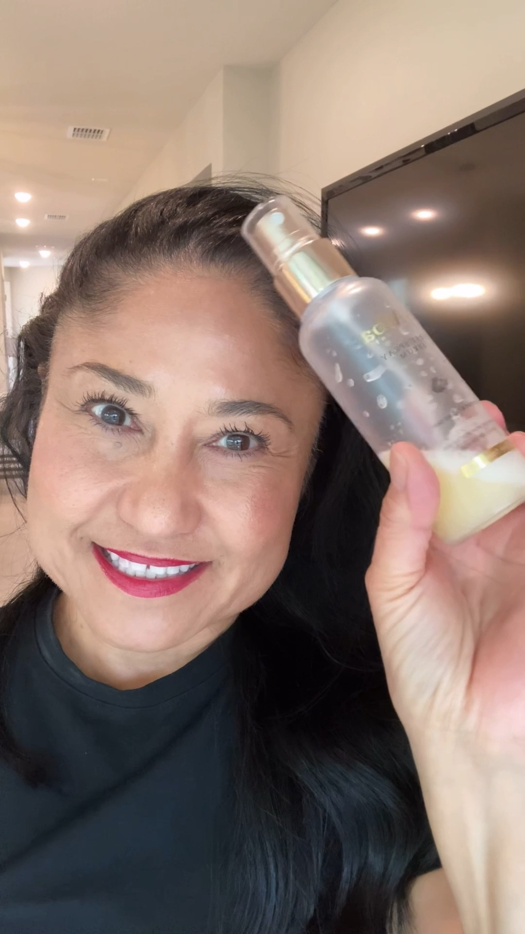 My go-to d’alba Piedmont Italian White Truffle First Spray Serum gives instant hydration and leaves my skin silky smooth — like a dewy filter in a bottle 

Have you tried a spray serum before? 👀
 If not, this one’s a total game-changer — perfect for on-the-go glow or a mid-day refresh! 

Tell me your current skincare fave below & tap the link in bio to shop my must-have!

#HydrationGoals #GlowySkinEssentials #dAlbaSerum #SkincareThatWorks

#LTKBeauty #LTKStyleTip