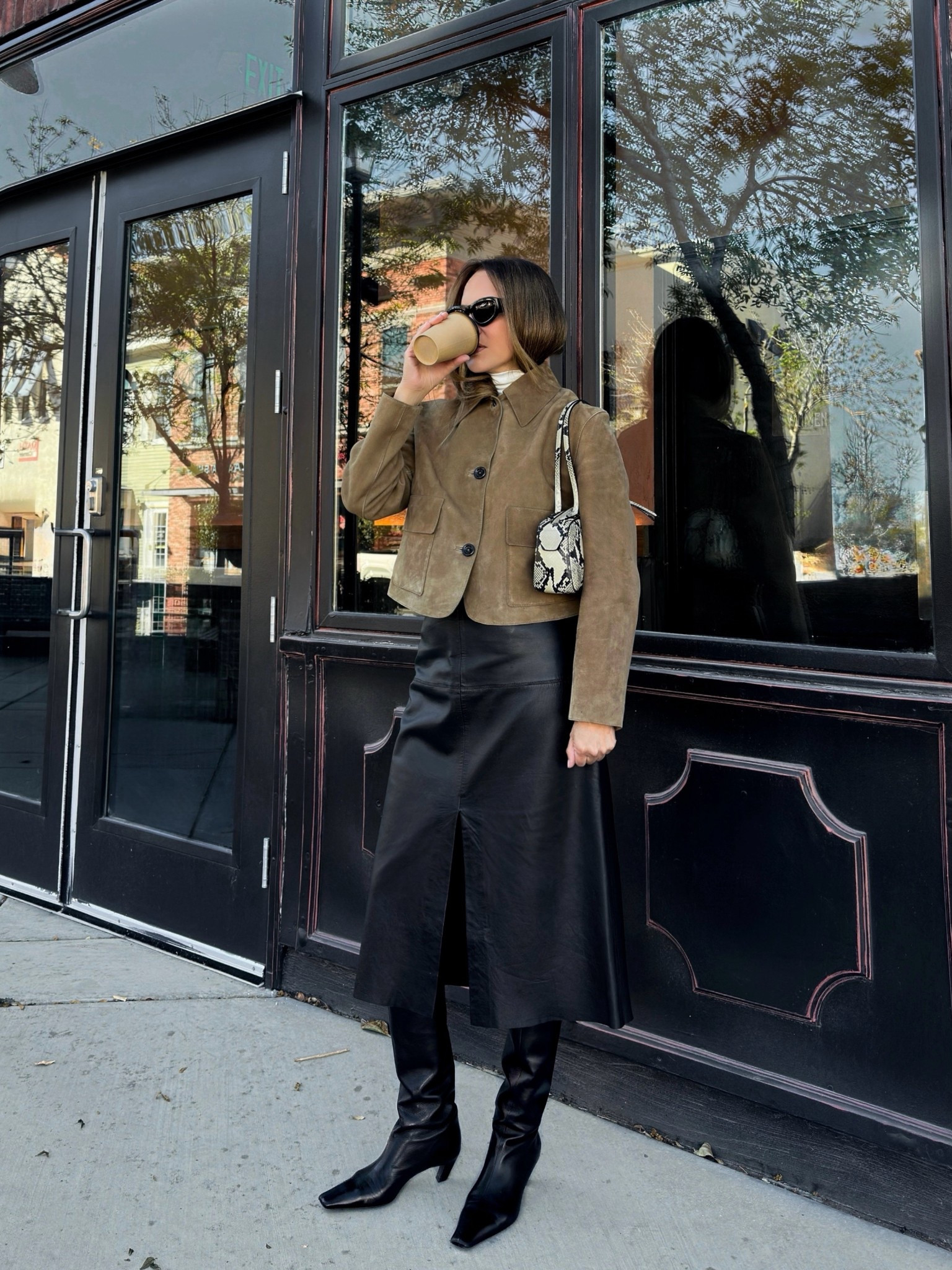 A quick coffee stop in the middle of the day ✨