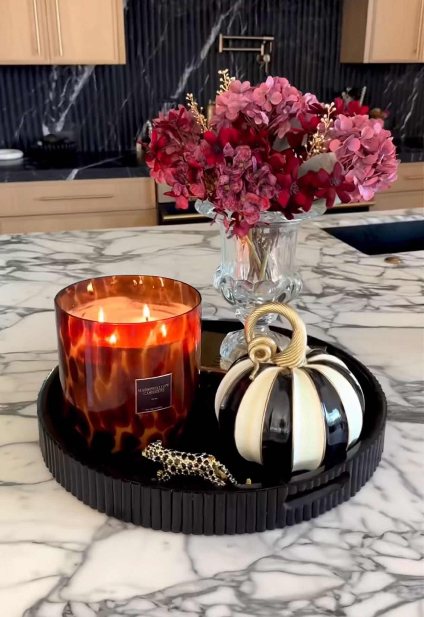 Kitchen island fall tray styling!!