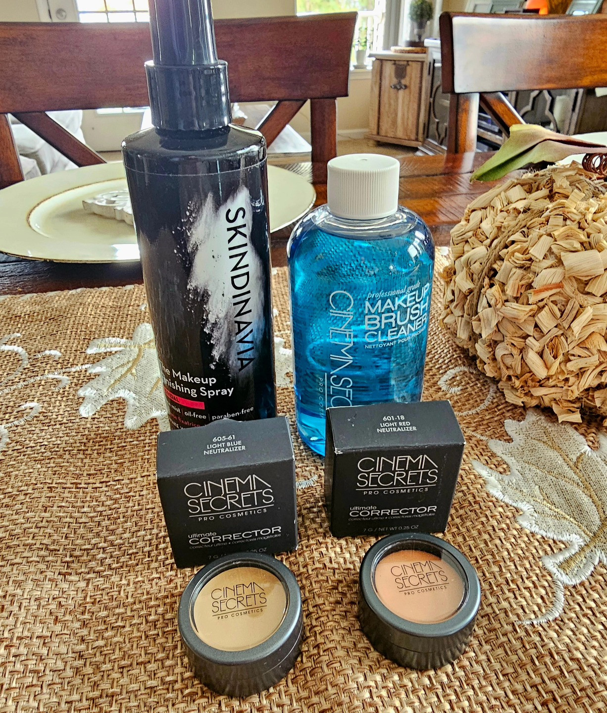 Some of my makeup kit must-haves. ✨

These are the products I reach for every single time—whether it’s bridal glam, soft everyday beauty, or long-wear events.

💄 Flawless skin starts with the right prep + finish (this setting spray is non-negotiable).

🖌️ Clean brushes = better application, always.

🎯 Color correctors are my secret weapon for bright, even, camera-ready skin.

If you’ve ever wondered what actually lives in a pro artist’s kit… this is it. 🤍

Shop my go-to essentials!

#LTKbeauty #prokitessentials #makeupartistfavorites #kitreplenishorder

 

#LTKgrwm #LTKWedding #LTKBeauty