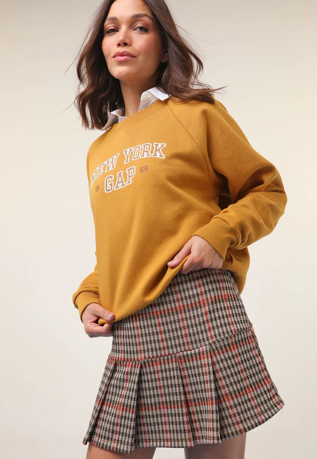 Saia Forever 21 Curta Xadrez Plissada Bege | Dafiti (BR)