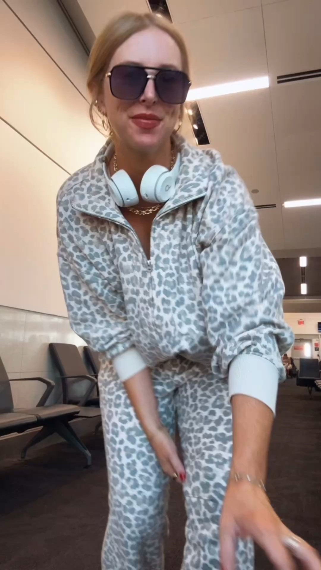 LTK con travel outfit! Love this oversized comfy leopard lounge set

#LTKCon #LTKTravel #LTKootd