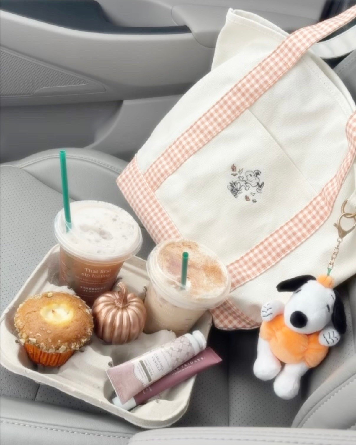 a little autumn starbucks moment 🎃🍁

#LTKdayinmylife #LTKfoodie #LTKSeasonal
