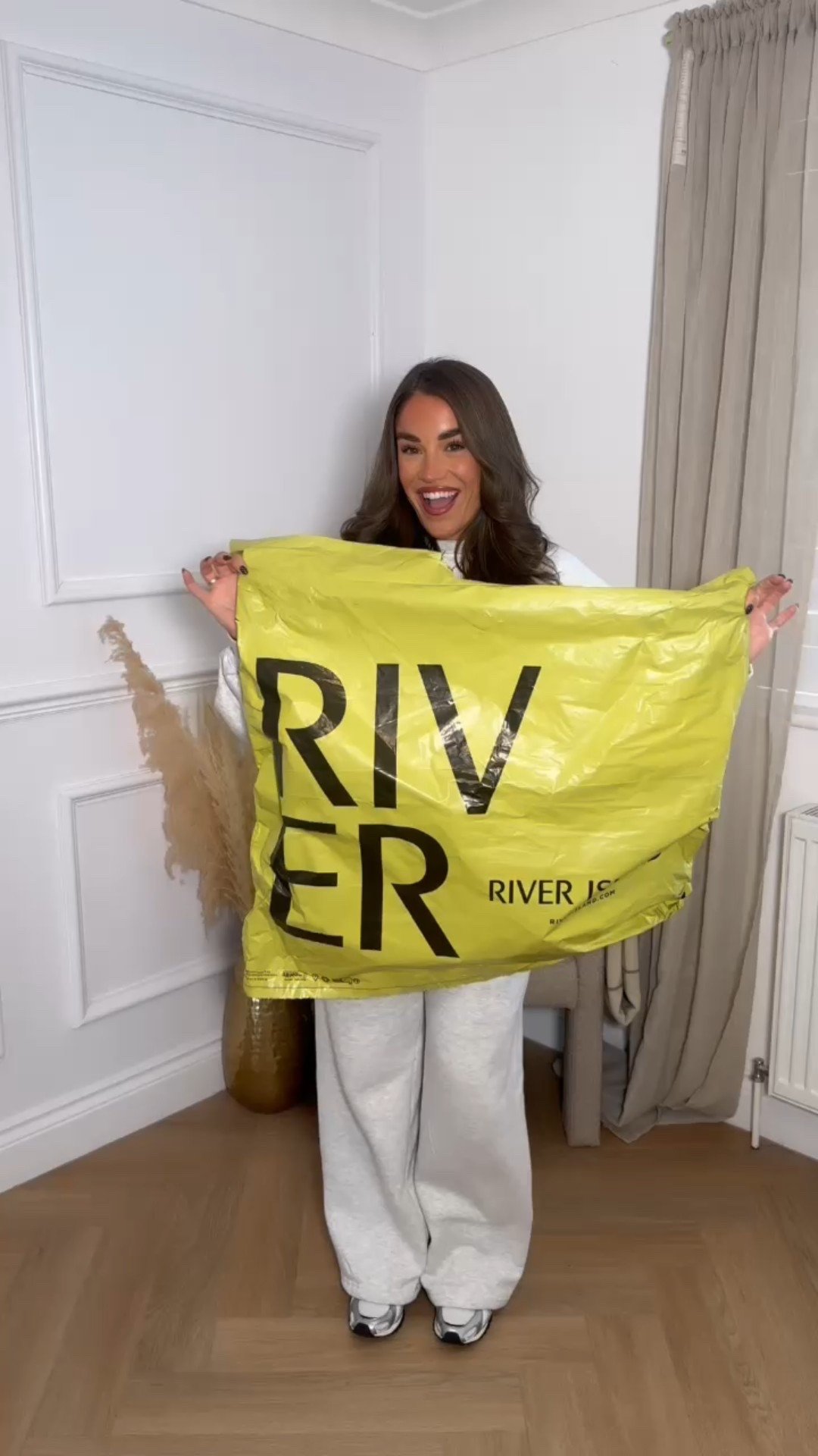 River Island autumn haul 🍂

Mini dress, velvet dress, leather, shorts, leather boots, knee high boots, straight leg trousers, tailored trousers, waistcoat, blazer

#LTKwinter #LTKpartywear #LTKautumn