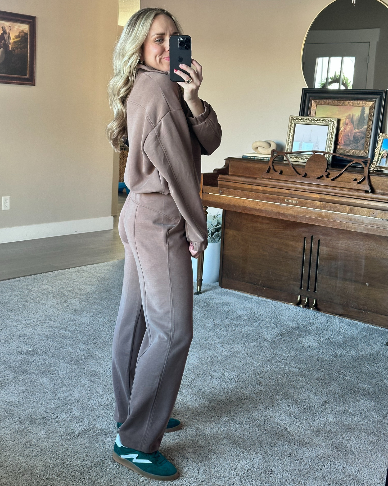 Four Amazon must haves for busy moms!

The best lounge pants (perfect for travel), best bum jeans for moms, favorite green sneakers and the weighted vest that we all love so much!

@amazon #amazonpartner #founditonamazon

#LTKFindsUnder100 #LTKWatchNow #LTKStyleTip