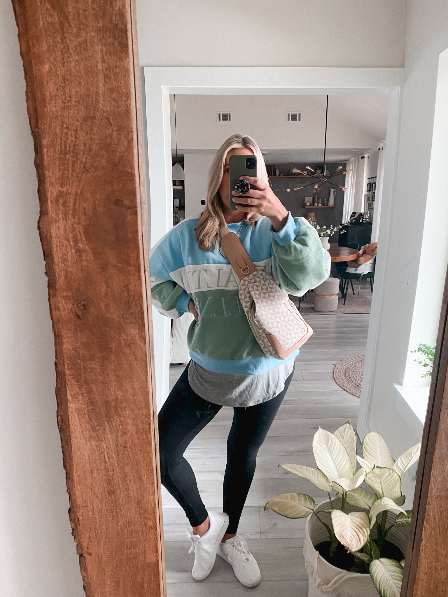 Super comfy oversized sweatshirt on sale! Bump friendly outfit! 

#LTKfindsunder50 #LTKbump #LTKsalealert