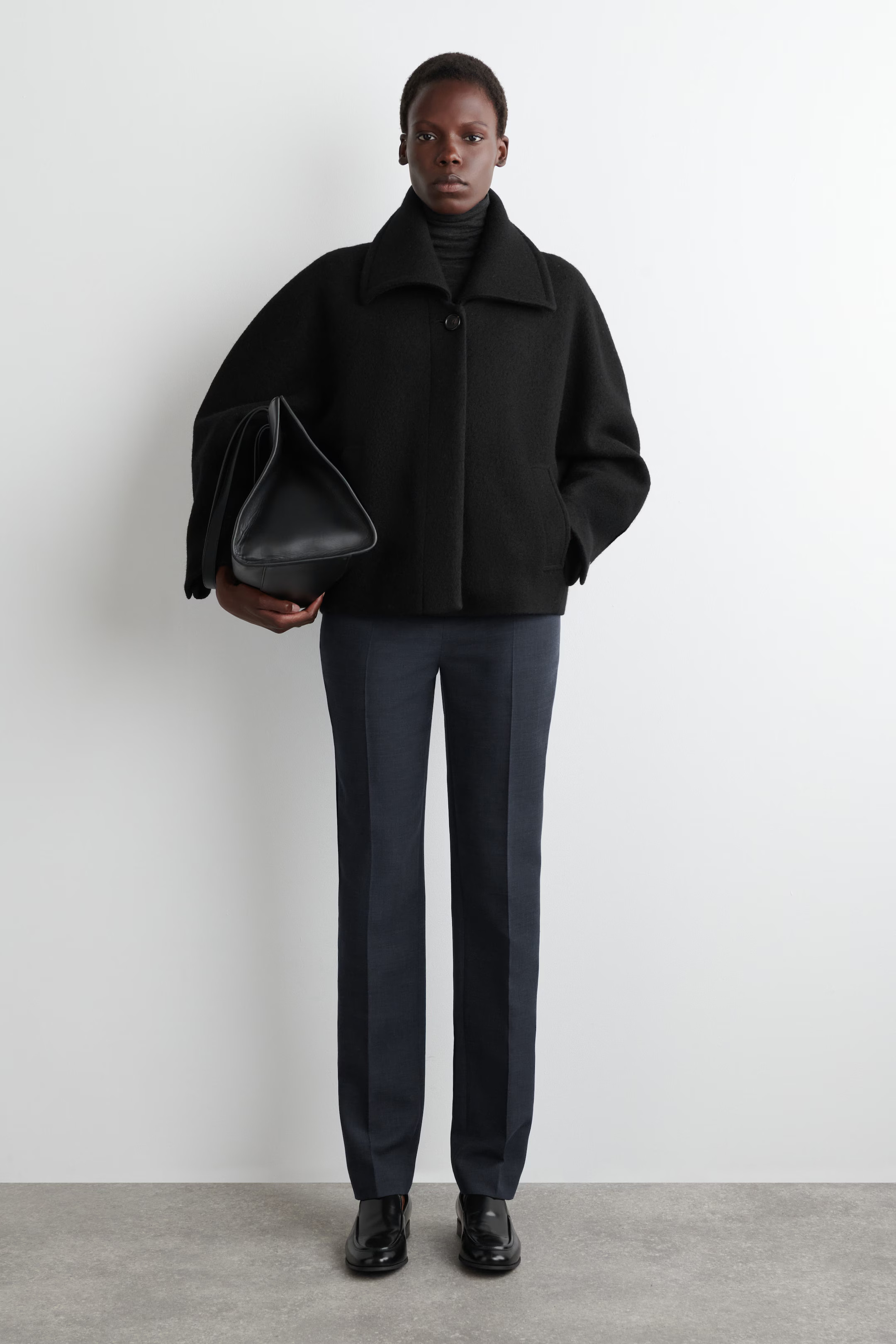 OVERSIZED-KURZJACKE AUS KOCHWOLLE - SCHWARZ | COS | COS (EU)