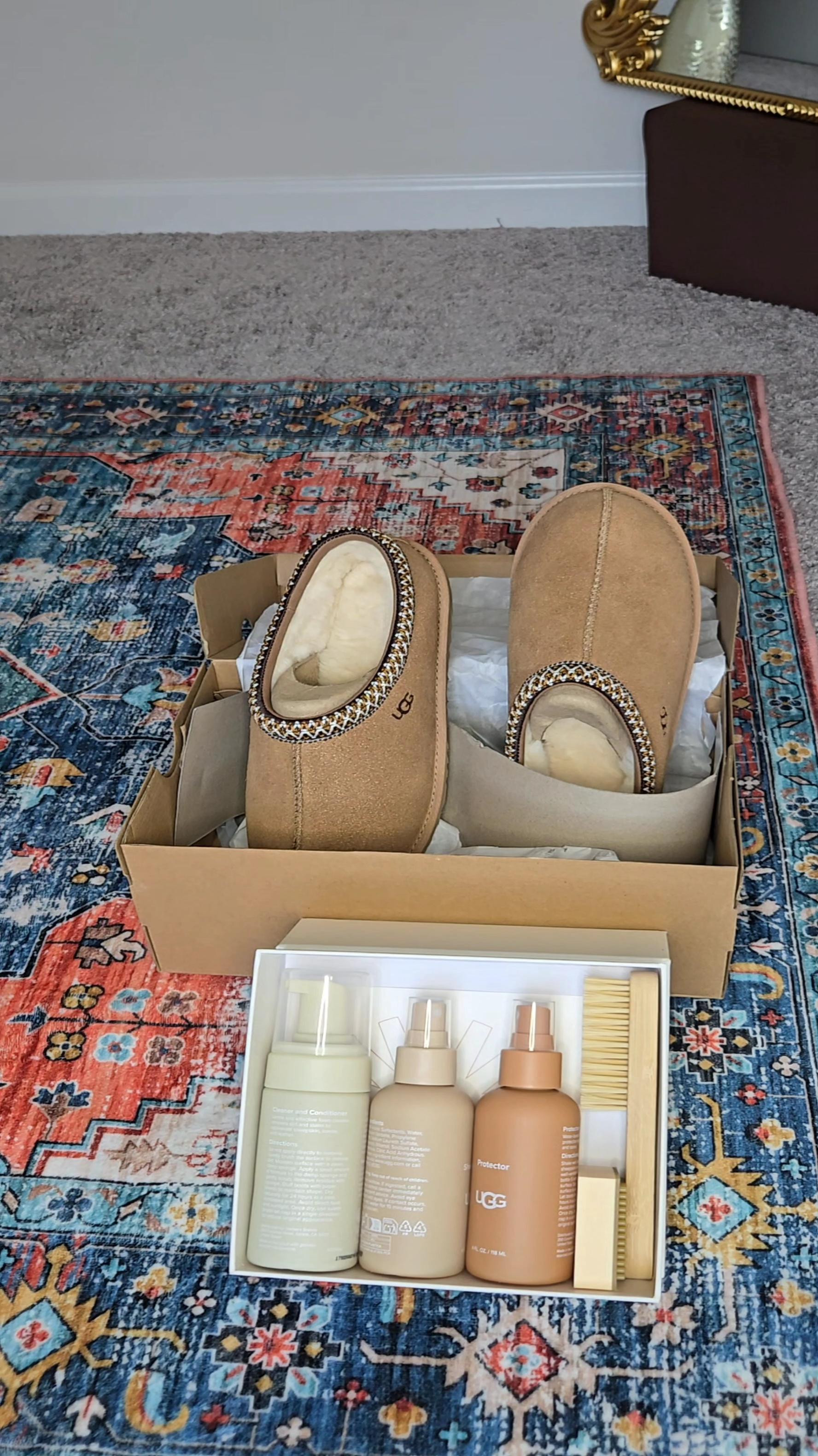 Babes!!!! My new Tasman arrived this week and I decide to show yall. Im a size 7.5, so grab 7. Grab yours while they are stil available because once they sold out, they sold out.

#LTKSeasonal #LTKTravel #LTKGiftGuide