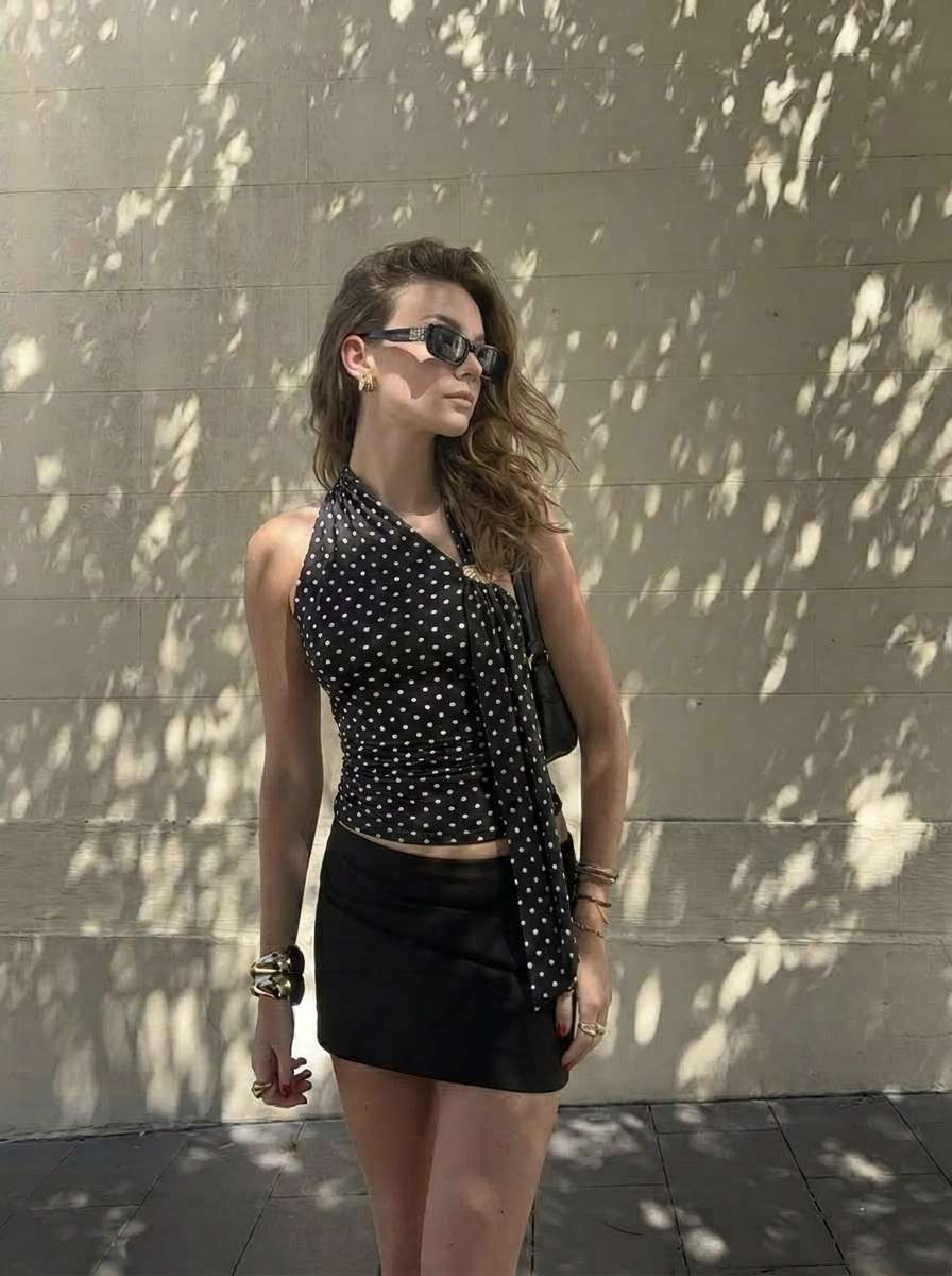 Crop Tops en coton à pois avec détails métalliques et col halter asymétrique | Cider