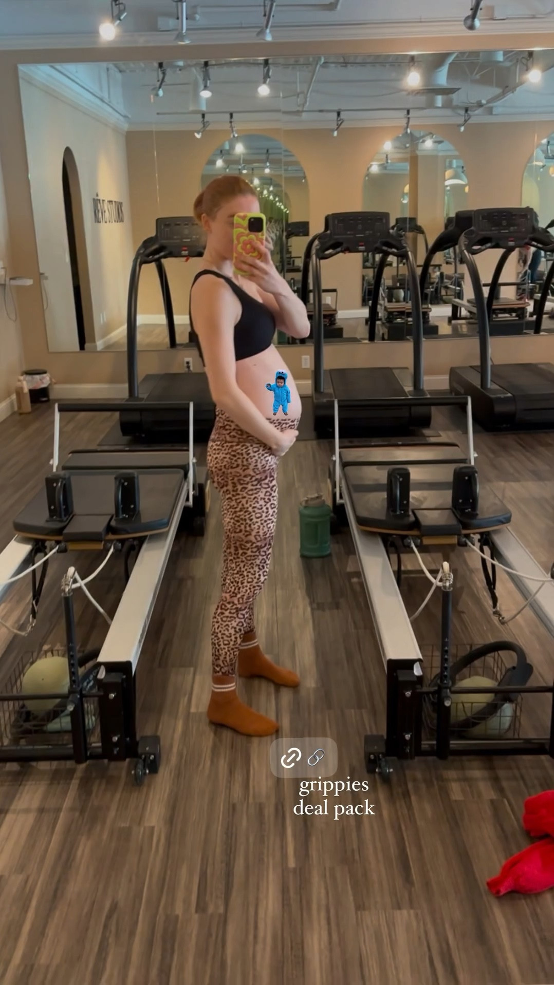 Pilates grippy socks 
Maternity workout - I still haven’t bought any these are normal leggings 

21 weeks 