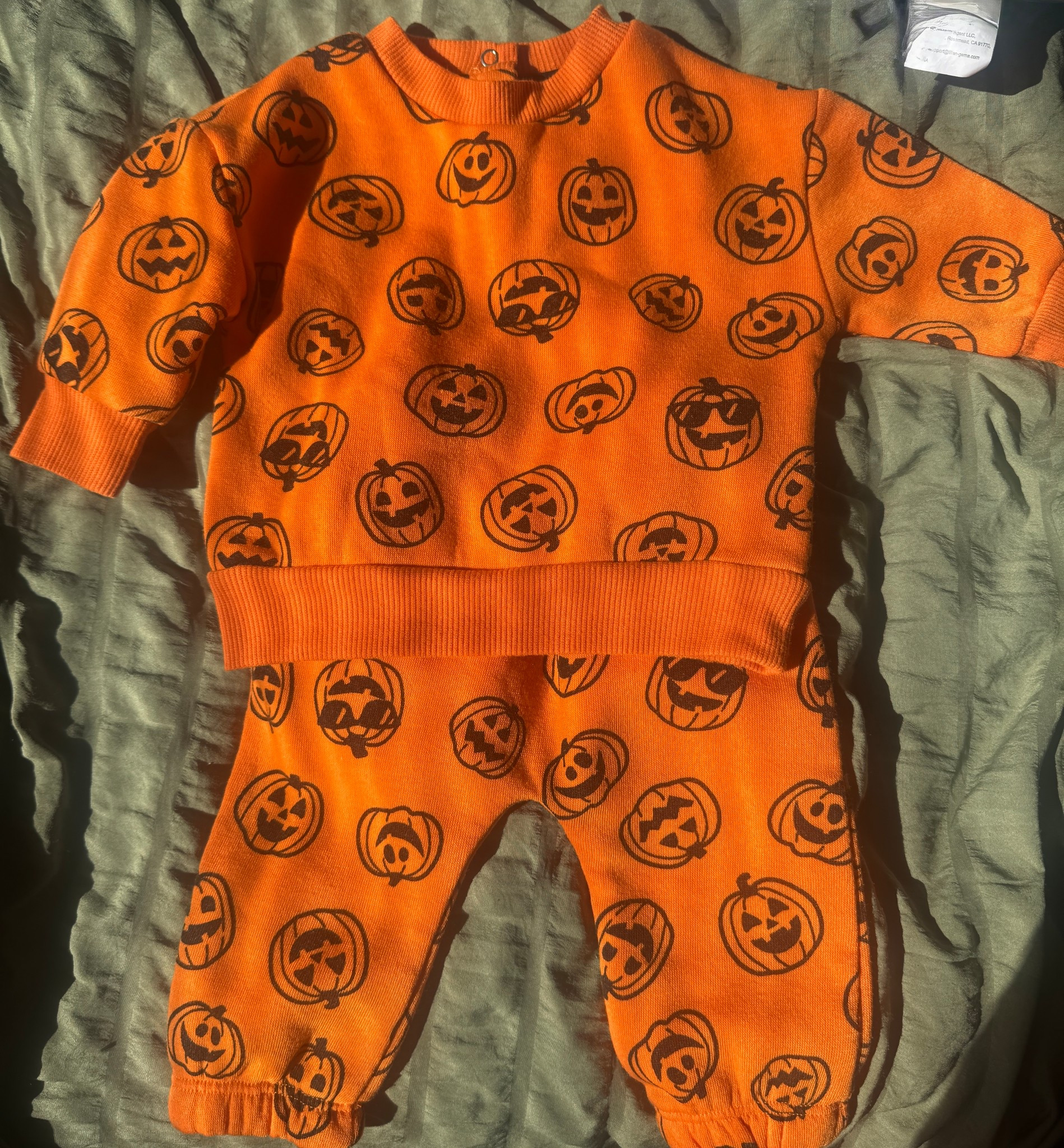 Pumpkin Halloween Sweats and Sweatshirt, 0-3 months

#LTKSeasonal #LTKHalloween #LTKBaby