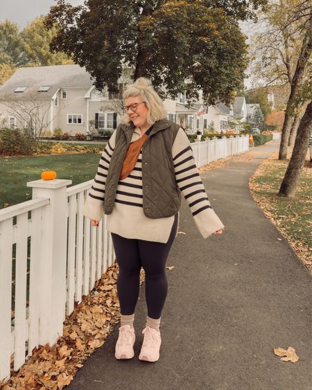 Cozy fall outfit that’s comfy and cute! #midsize #fallstyle #midsizestyle 