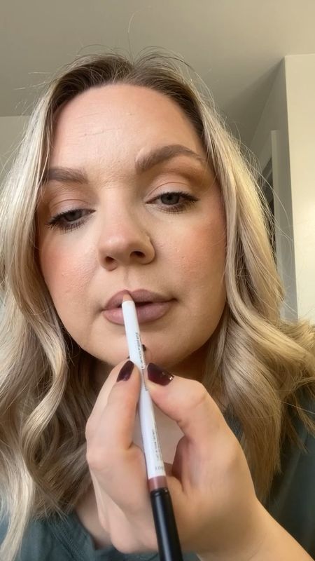 Got a new lip combo for us! This make up by Mario liner goes on so smoothly, and is part of the Sephora sale! Follow
It up with this super affordable elf lip oil, and you have one amazing Lippie! 



#LTKHoliday #LTKbeauty #LTKVideo