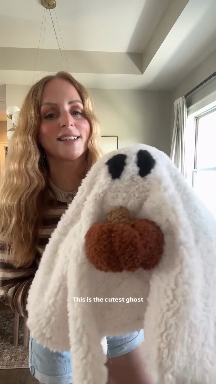 give me all the spookyyyy! Comment anything and I’ll send you this and a lot of other cute spooky decor! Also let me know what I should name her 🧡🧡👻


Pottery barn, Halloween decor, Halloween, spooky decor, ghost candles, love, ghost pillow, stuffed ghost

#LTKstorytime #LTKSeasonal #LTKHome