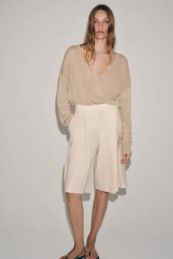 Fine knit jumper with V-neck and long cuffed sleeves. | Zara US