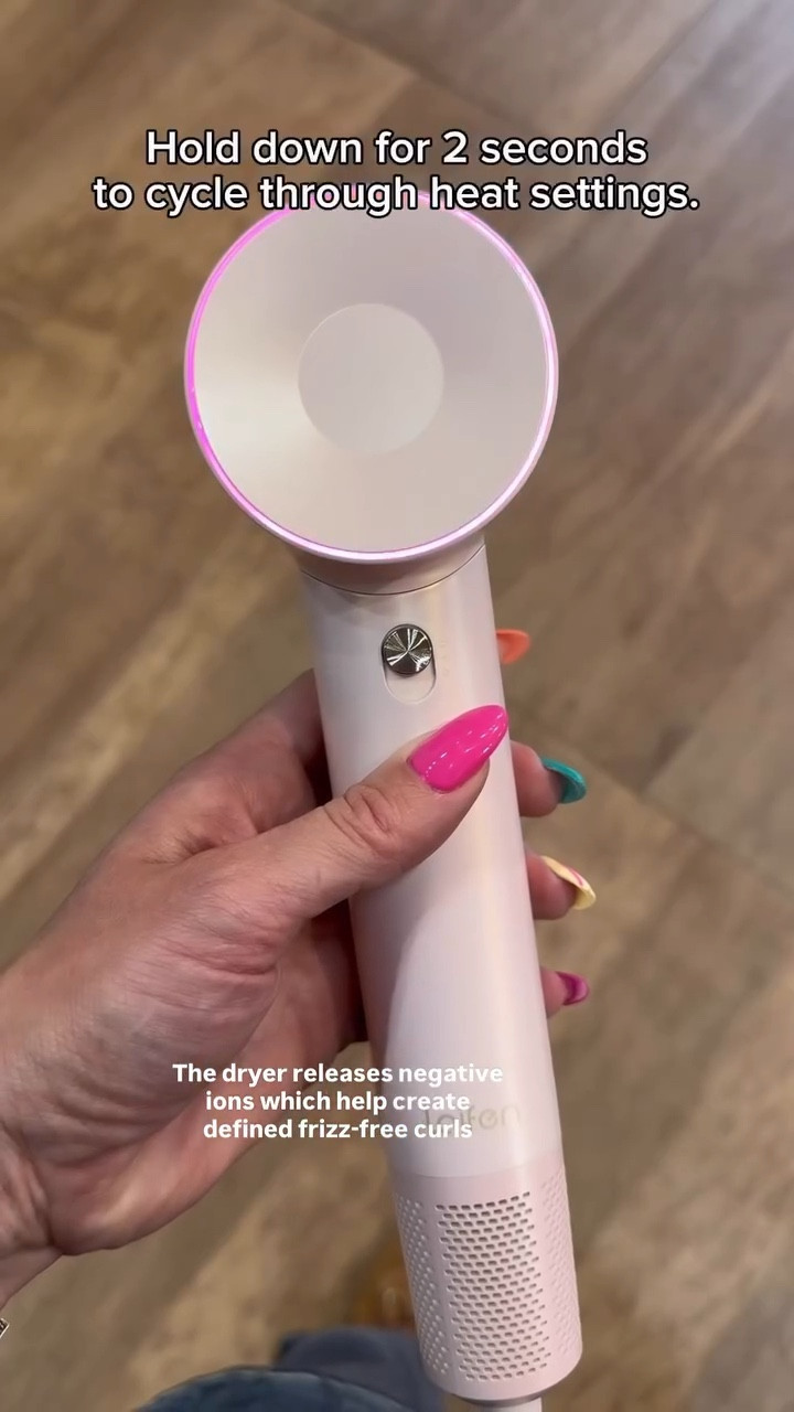 When it comes to dryers, the Laifen Swish Special checks all the boxes. Lightweight, affordable and incredibly powerful. It makes diffusing your curls effortless and cuts down on frizz. To try it out, click the link in my bio.
@laifen_tech #Laifen #hairdryer #haircare