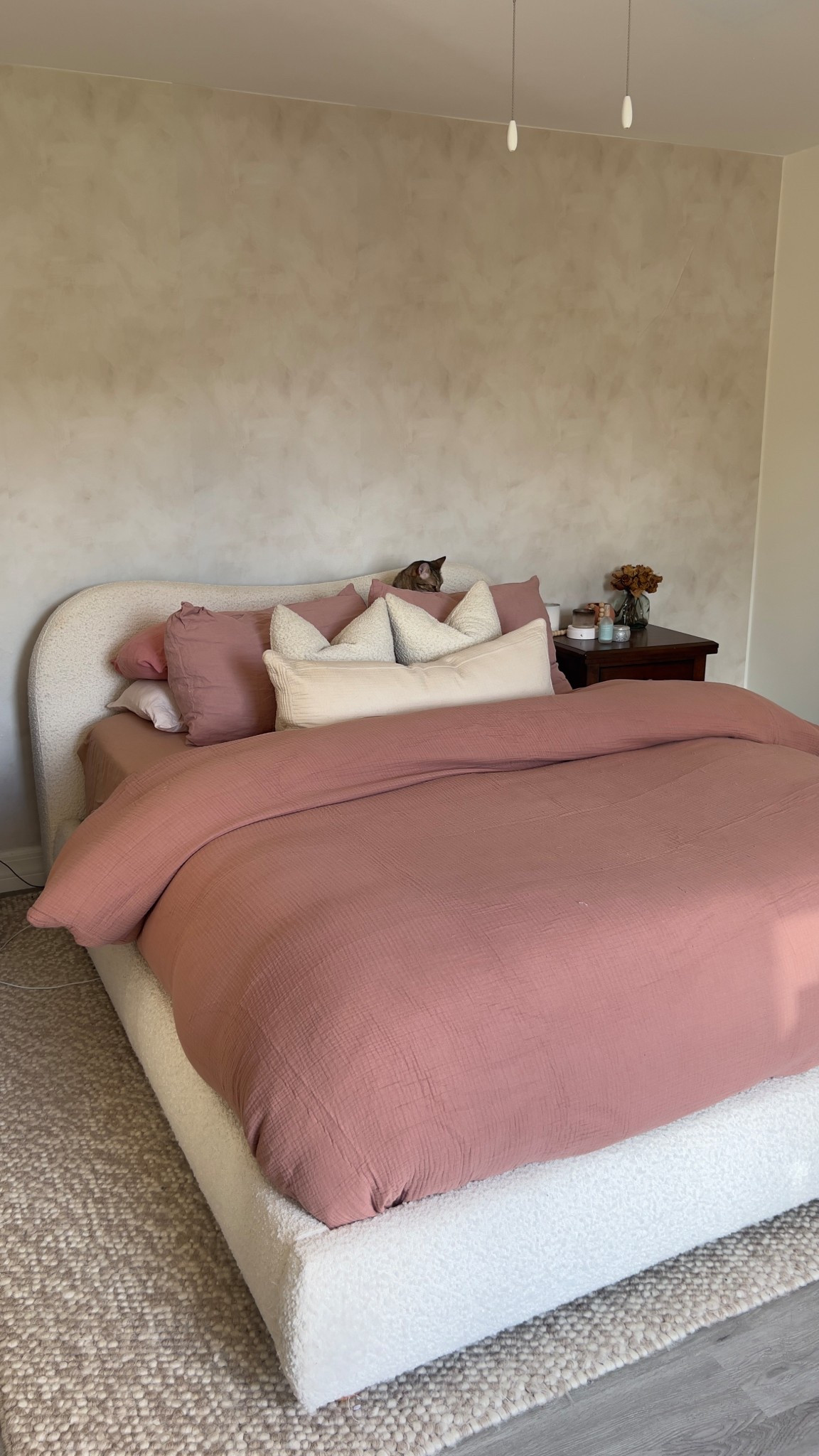 Cozy fall bedding 💓

Organic modern home, organic modern decor, aesthetic primary bedroom, cozy bedding for fall, Amazon duvet insert, fluffy Amazon bedding, fluffy duvet, organic modern bedroom, aesthetic bedroom decor 

#LTKHoliday #LTKSeasonal #LTKHome