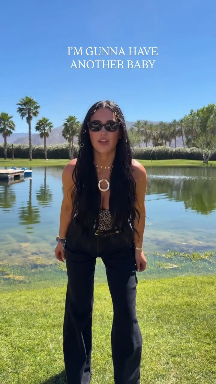 My two moods 

@revolve #revolvefestival #revolvepartner #moms #pregnancy