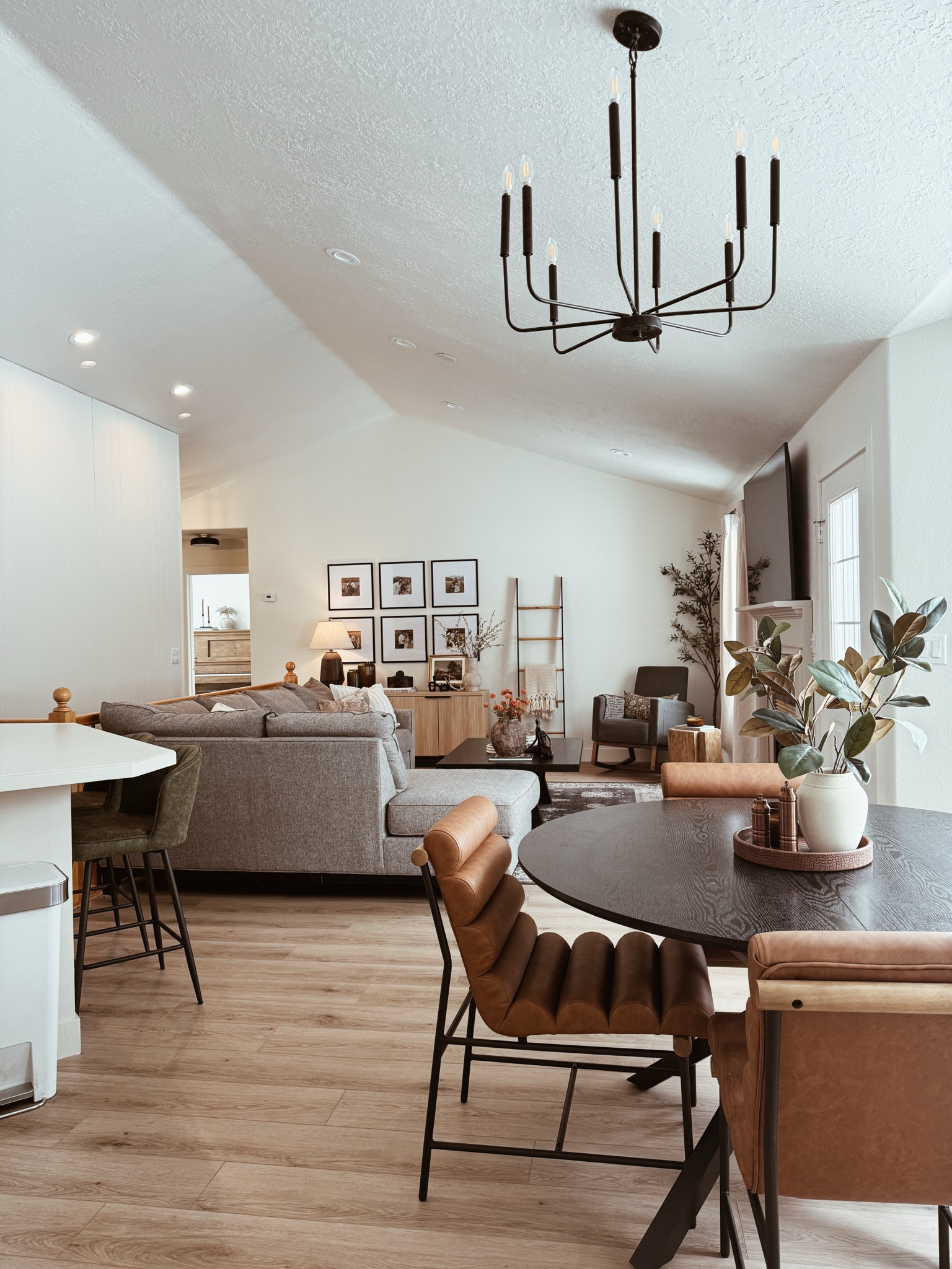 Home decor links #fixerupper #interiordesign #homeflip

#LTKStyleTip #LTKSaleAlert #LTKHome