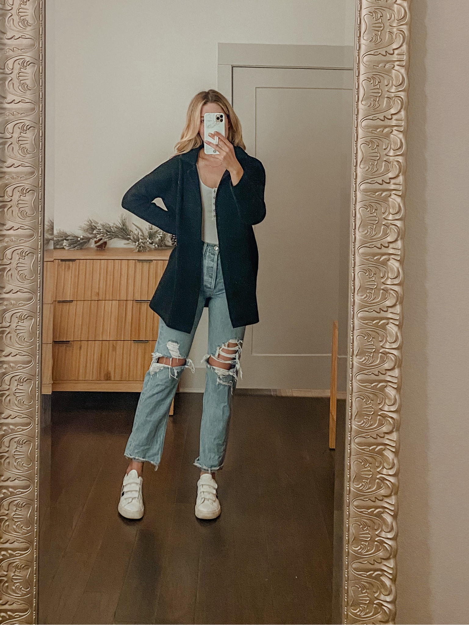 Ootd, minimalist outfits, capsule wardrobe, neutral style, casual outfits, agolde jeans, vejas sneakers, mariesuzanneblogs 

Jeans - size down 1-2 sizes. I’m wearing a 26 (usually a size 6 in pants)
Coatigan - wearing s/m
Sneakers - TTS (9)


#LTKSeasonal #LTKstyletip