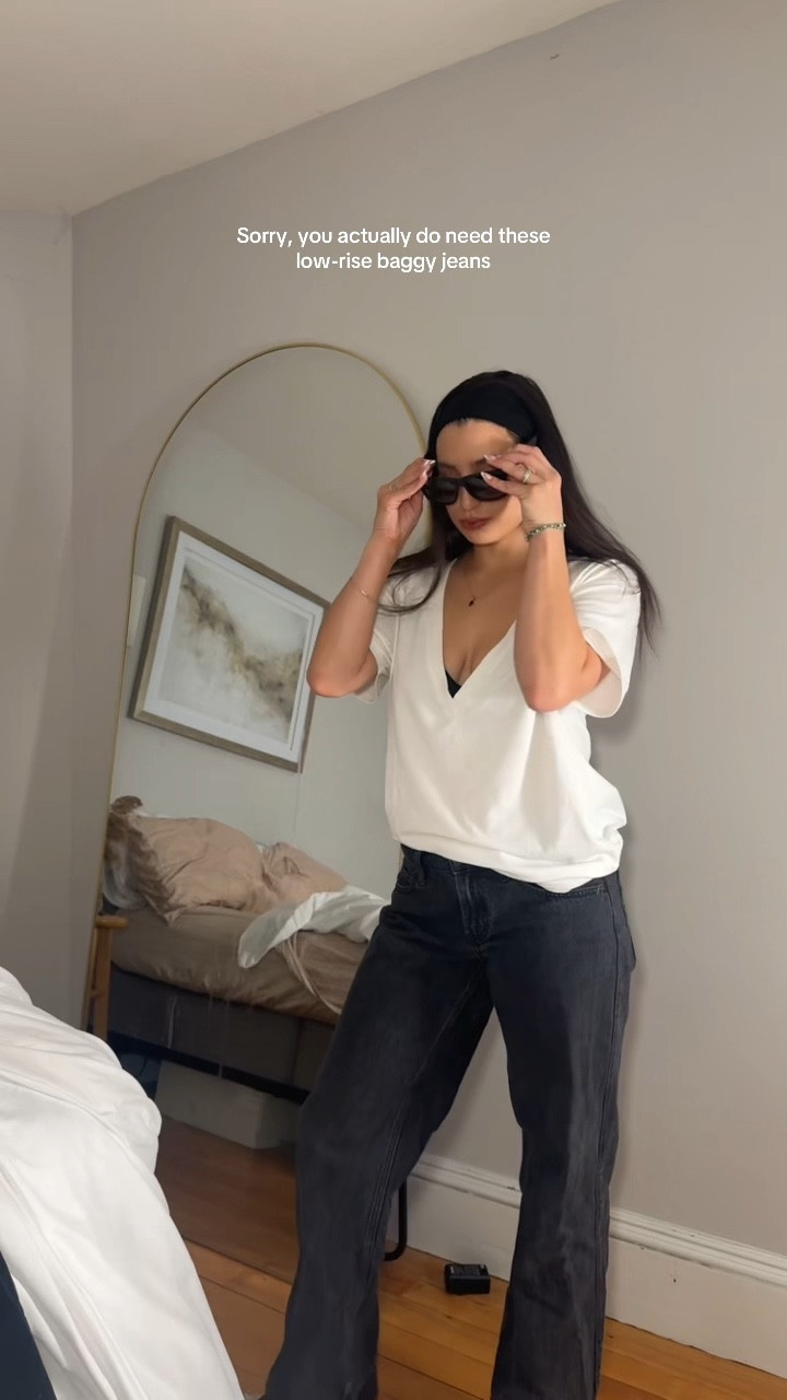 My absolute favorite baggy low-rise jeans for fall 🖤