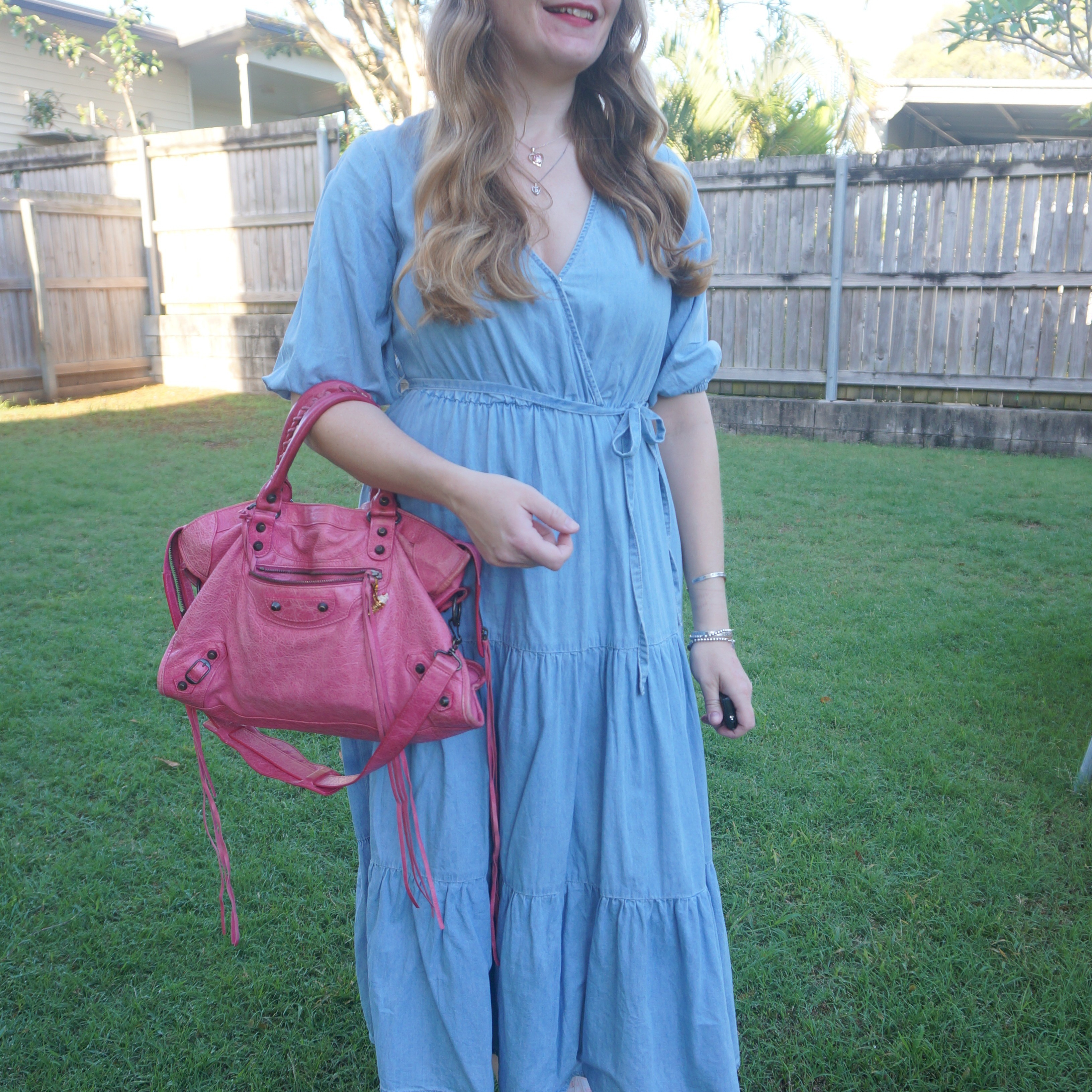 Kmart Anko chambray tiered wrap dress with sorbet pink Balenciaga city bag 💙💕

#LTKbag #LTKdresses #LTKworkwear