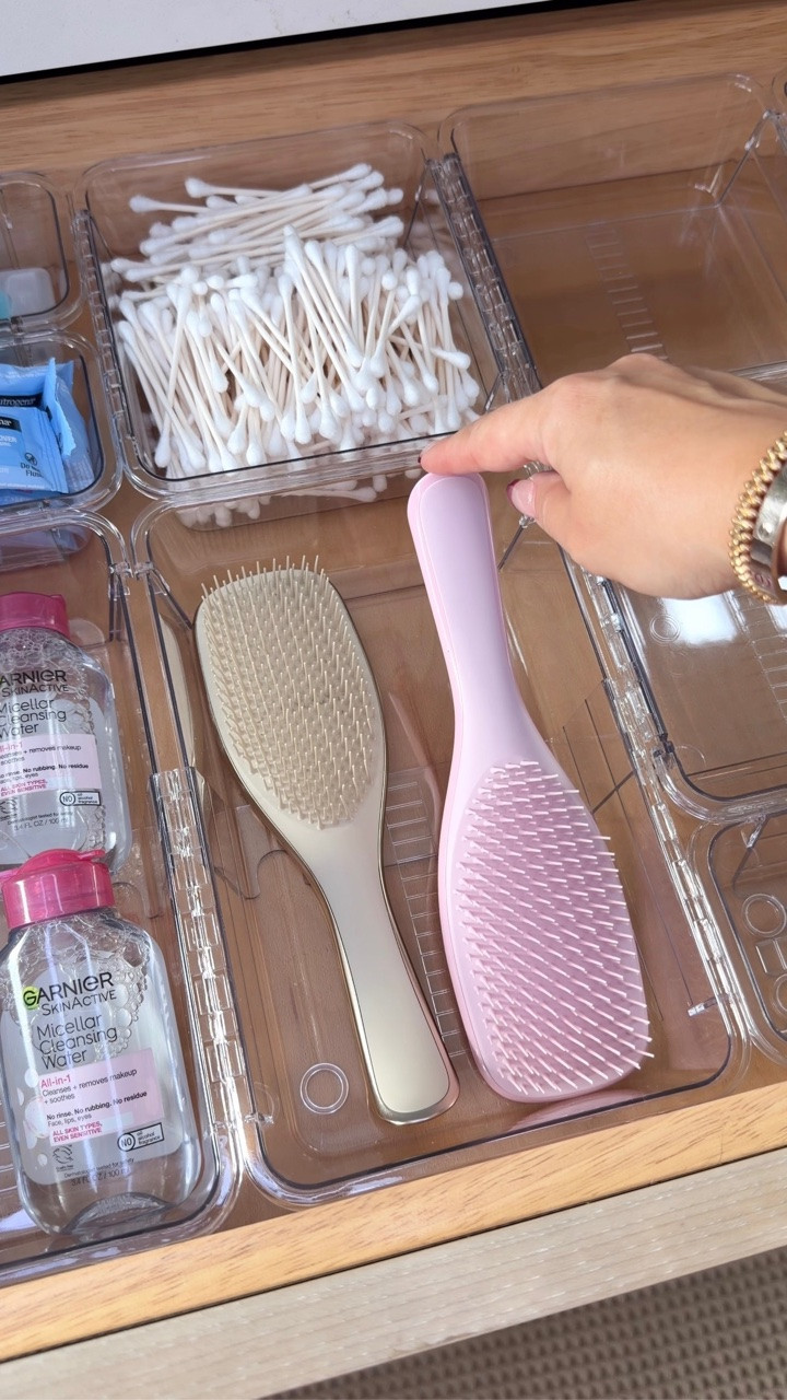 Expandable drawer organizer! Customize your drawer with these expandable clear drawer organizers.
#LtkHome #LTKOrganization #Organizers #DrawerOrganization