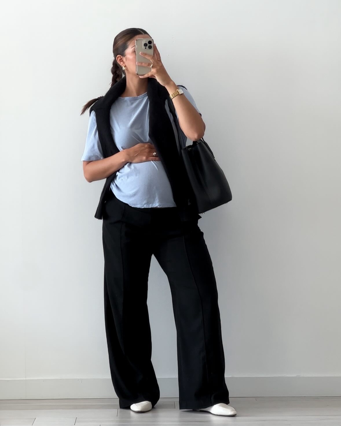 bump friendly workwear ootd —

details:
top @everlane 
bottoms @gap 
shoes @everlane 
bag @frejanyc 
sweater @bananarepublic 

#workwear #bump #maternity #officewear #firsttimemom #miamicontentcreator