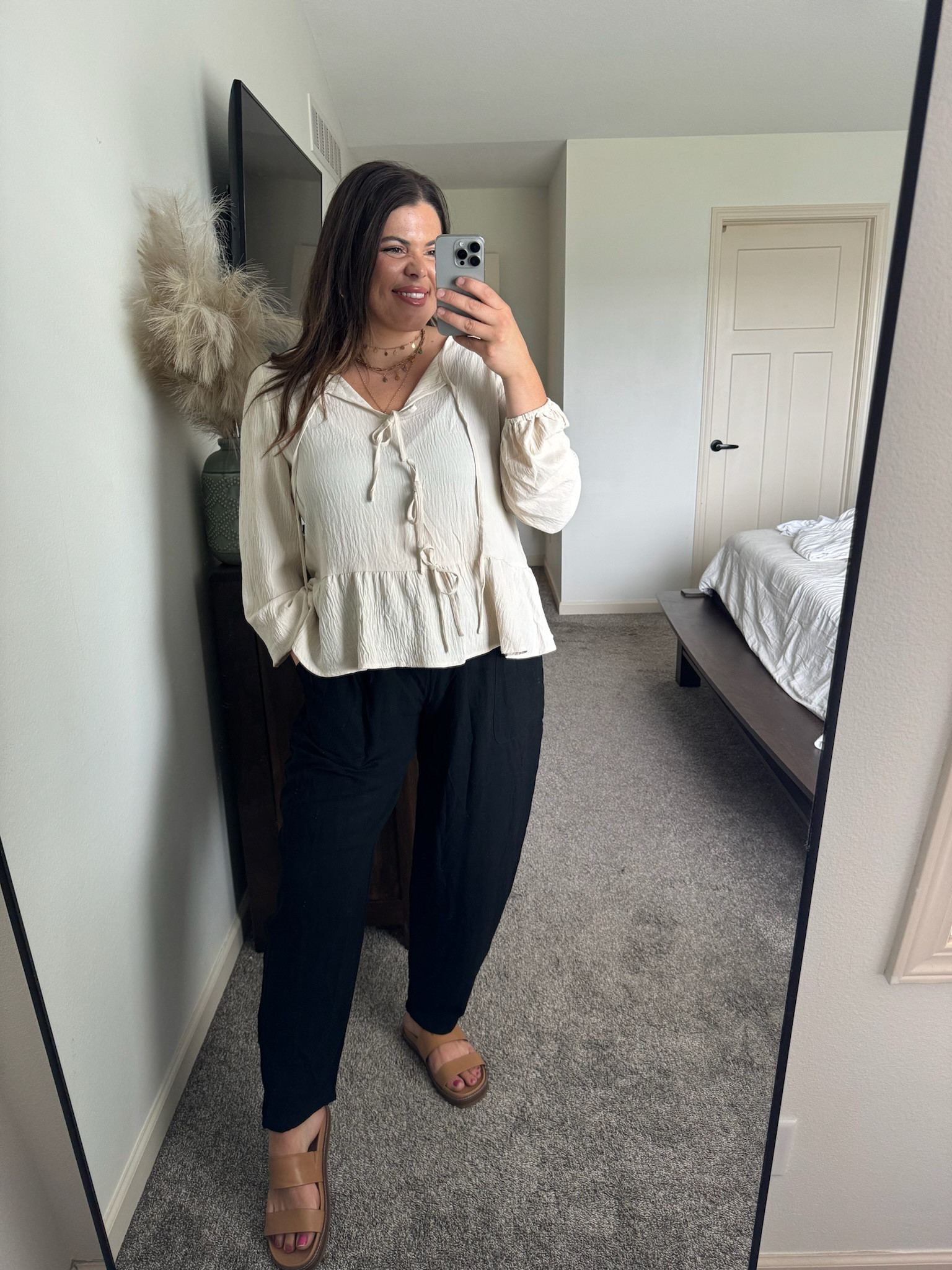 Casual everyday outfit perfect for transitioning into fall! Fall outfit, teacher outfit, travel outfit, ways to wear

#LTKStyleTip #LTKSeasonal #LTKMidsize