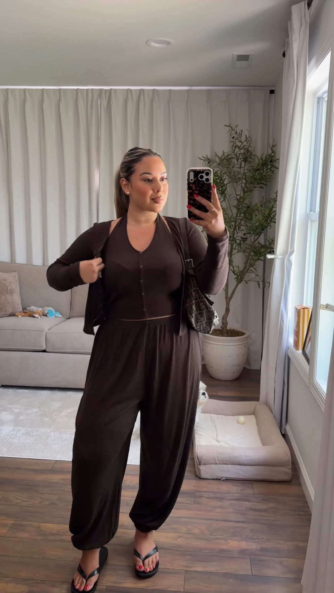 OOTD - WFH & Nail appointment 💻 💅 

Top:M 
Bottoms: L (has stretch)

#LTKSeasonal #LTKootd #LTKMidsize