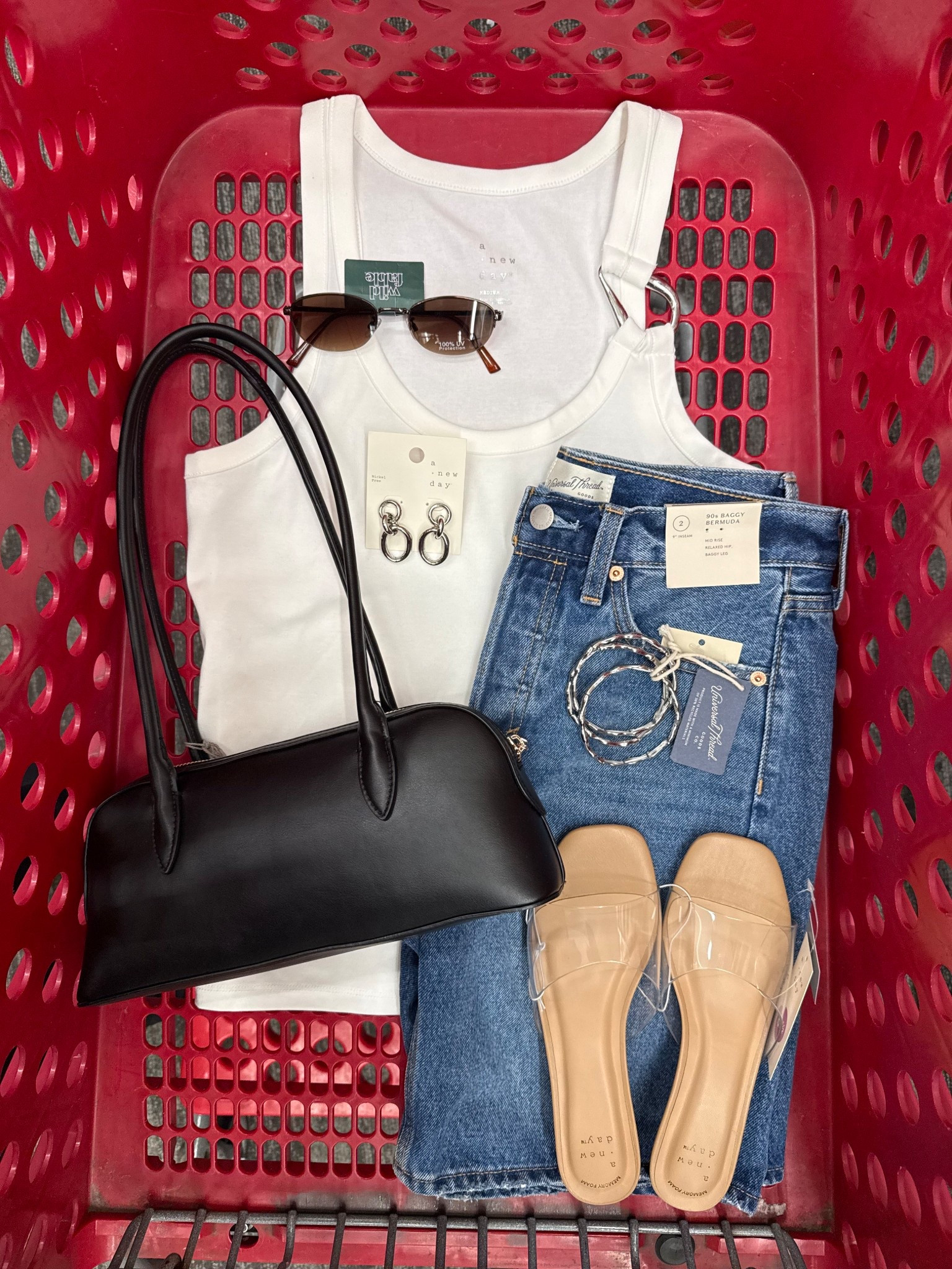 Off-duty but make it cute 💋

Denim shorts are not online at this time. 