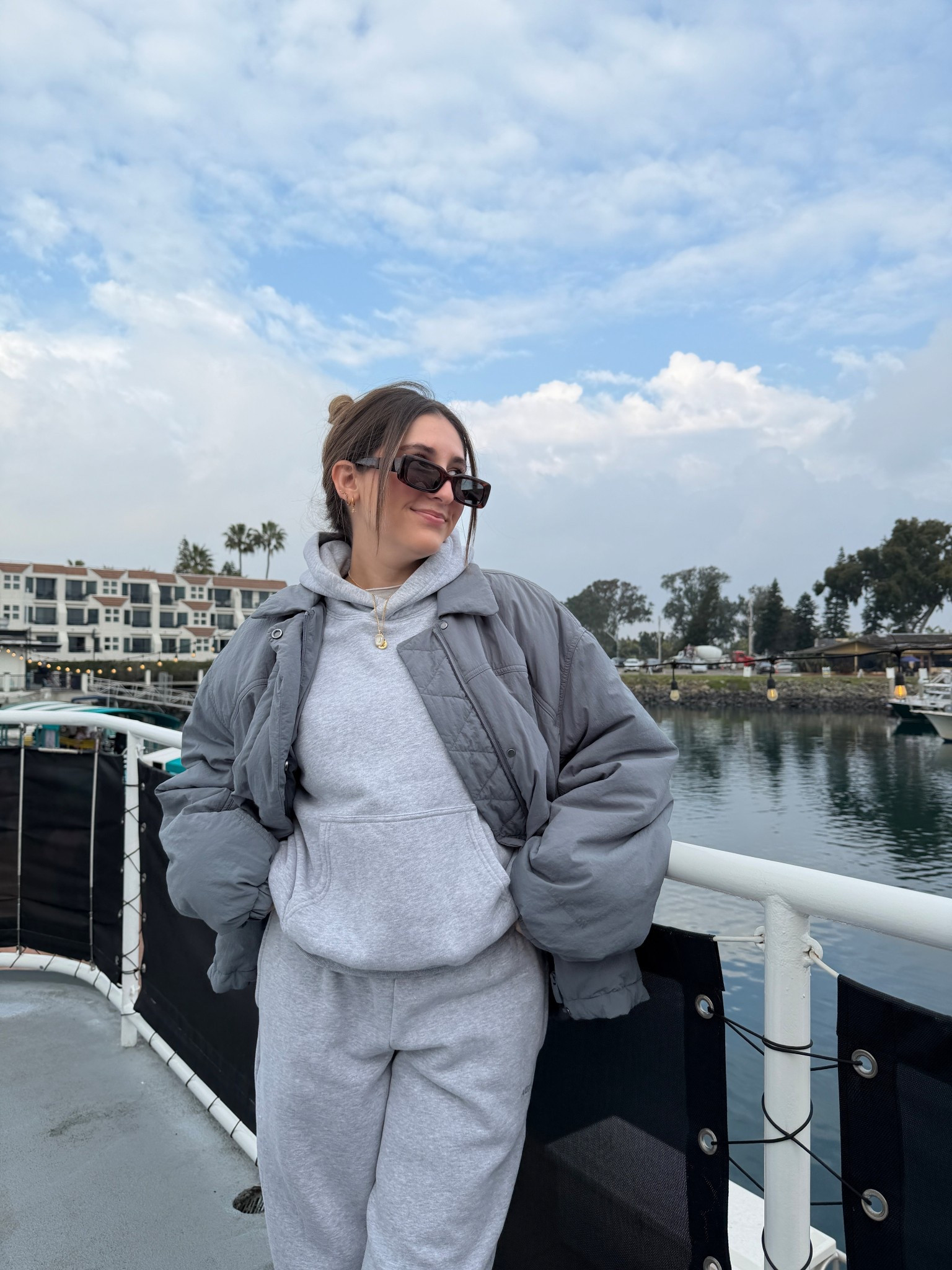 A misty whale watching ootd 🤍🌫️🐋

Sweat set: @Aritzia 
Grey jacket: @lululemon 
Shoes: Hokas
Sunglasses: I-Sea Sunglasses 

Ig: @jkyinthesky

#ootd #outfitinspo #cozyvibes #styleinspo #cleangirl #thatgirl #coolgirl #wardrobeessentials #essentials 

#LTKdayinmylife #LTKootd #LTKgrwm