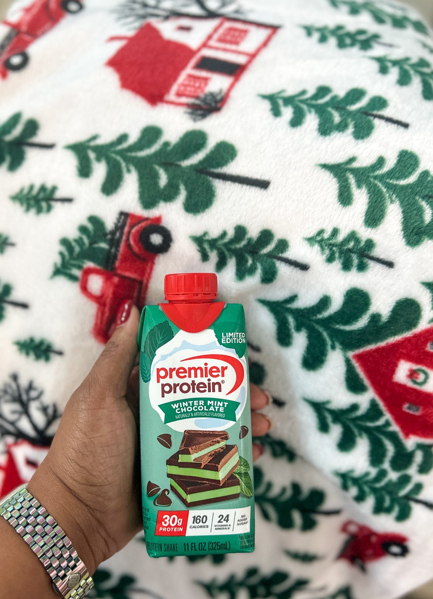 Holiday protein shake flavor, Winter Mint Chocolate. #Holiday #Christmas #Blankets #ProteinShakes #Healthy 