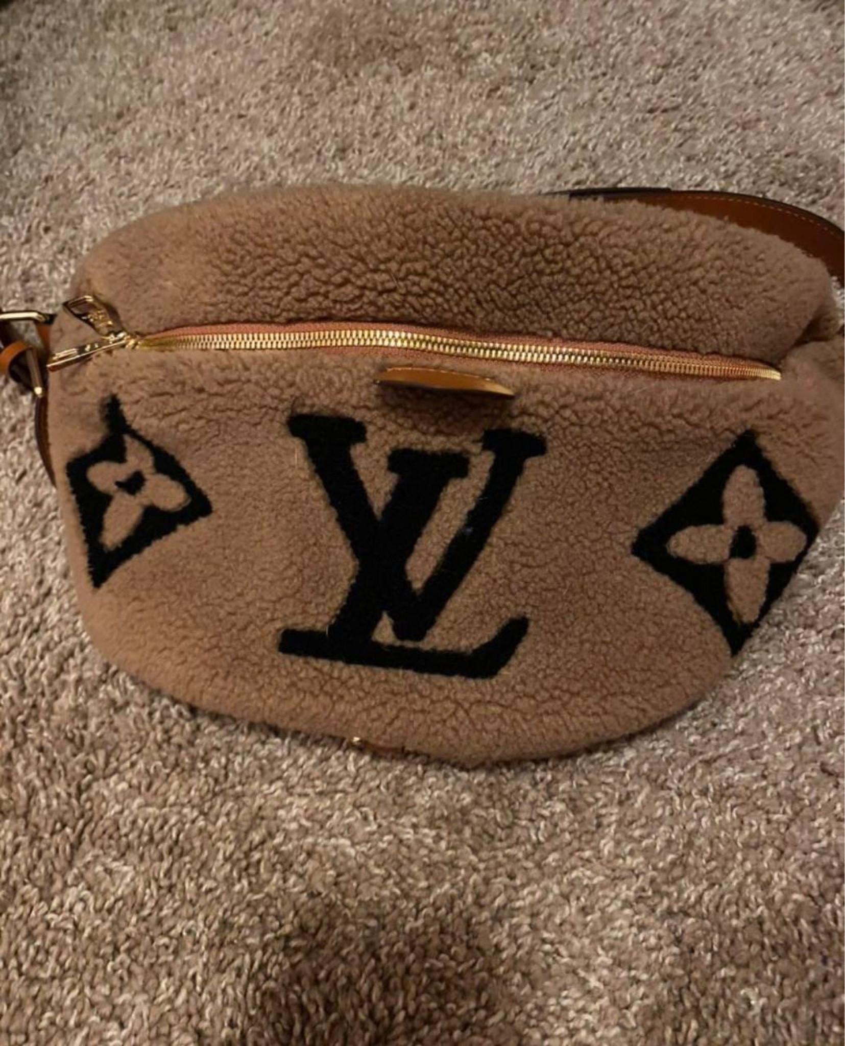 Louis Vuitton bumbag #dhgate #dhgatefinds

#LTKbump #LTKitbag #LTKU