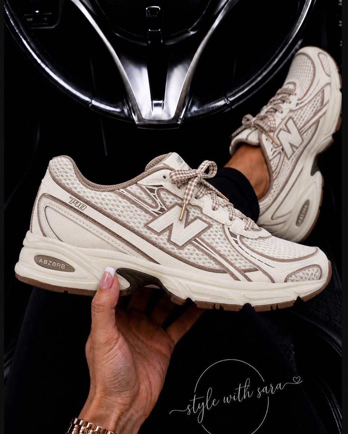 Okay, I’m a little obsessed! 🤎 Did you know some retailers get their very own exclusive sneaker colorways? I just found this shoe in the prettiest white and brown color combo—and this exact color is exclusive to this retailer!

It’s the PERFECT neutral sneaker for fall and will go with literally everything. 🍂👟 If you love it, don’t wait because exclusive colors tend to sell out fast! Comment FALL and I’ll send you straight to it before it’s gone! 💨