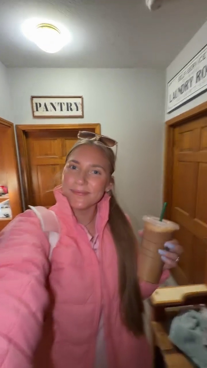 Just a regular Sunday morning with the fam 🫶🏼☕️🧦
What are you up to today?! 😅
#realisticmomlife #grwu #sundaymorning #familyroutine

#LTKdayinmylife #LTKmorningroutine #LTKgrwm