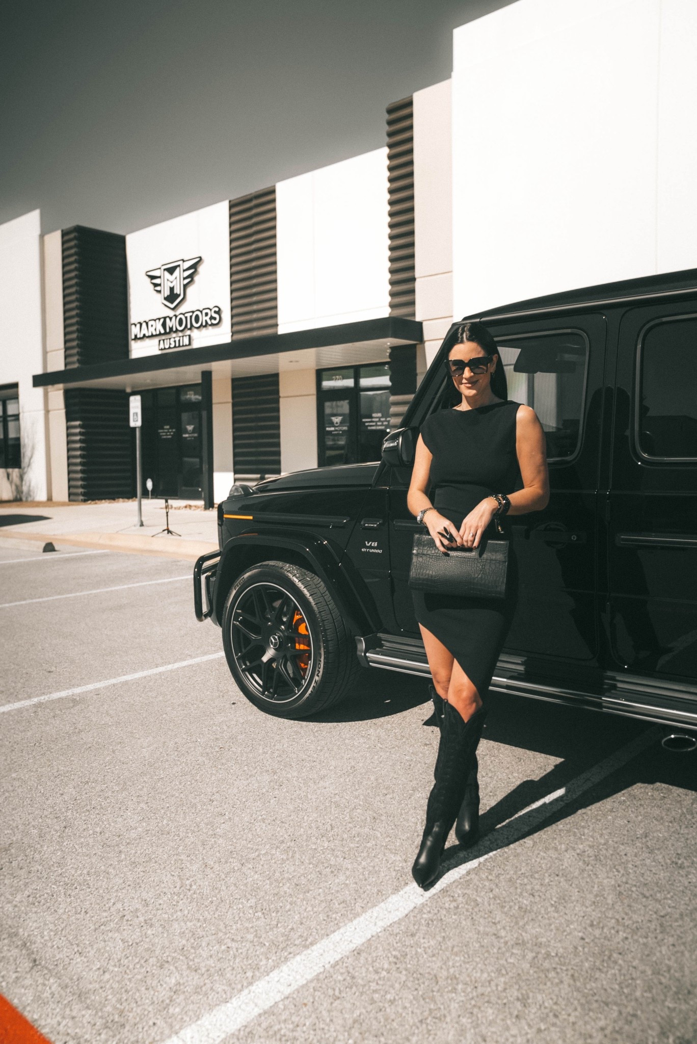 My little black dress is 30% off and only $63 from $90! Wearing the size 6. 

My gigi New York clutch is 15% off with code DTKAUSTIN15!

Also linked my baublebar paracord initial bracelet and my Rolex submariner!


