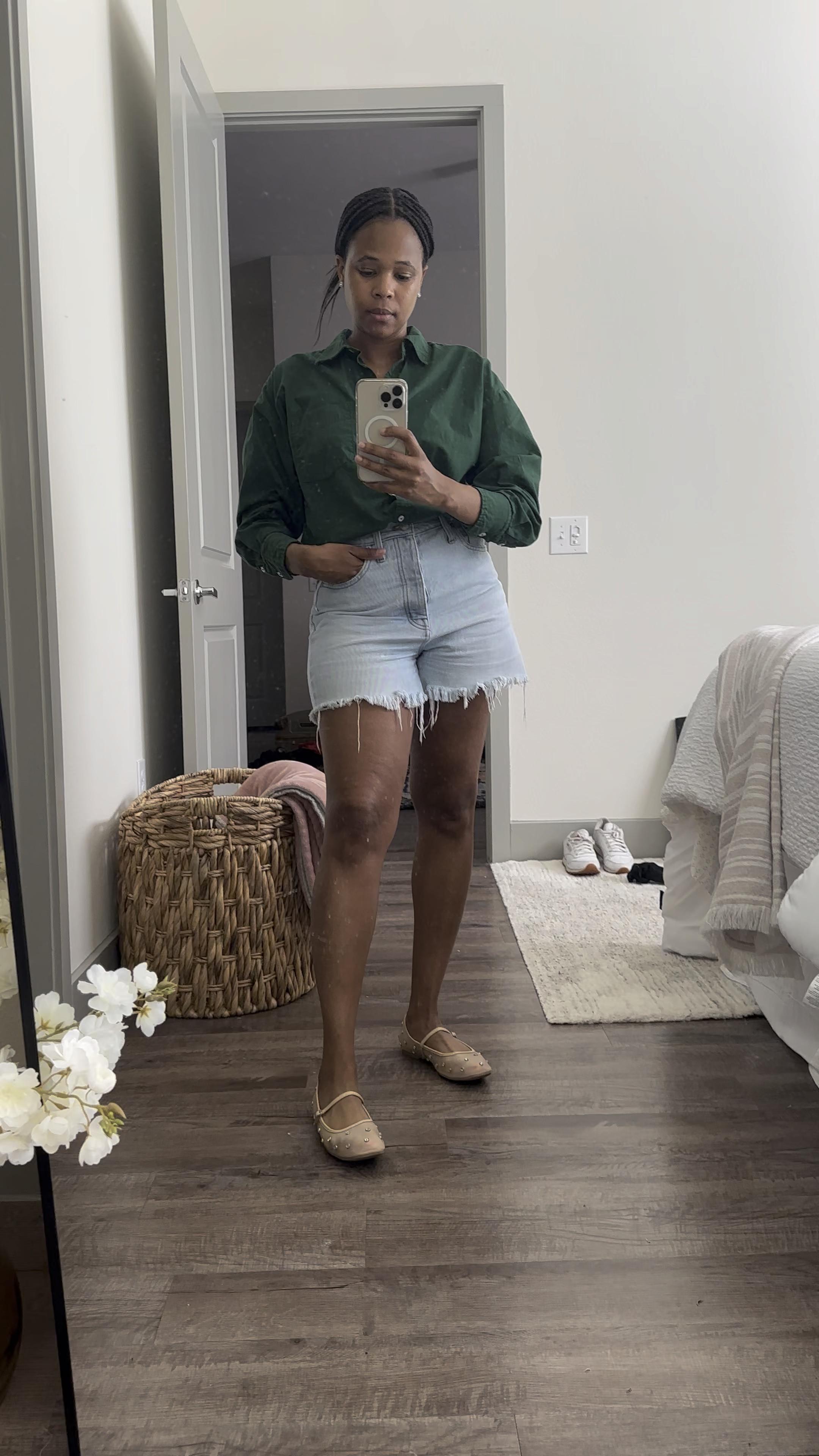 Style File: 6.28.24

Nuuly Blouse (similar linked)

Madewell Vintage Shorts (old)

Ballet Flats (newly added)

#LTKVideo #LTKStyleTip #LTKSeasonal