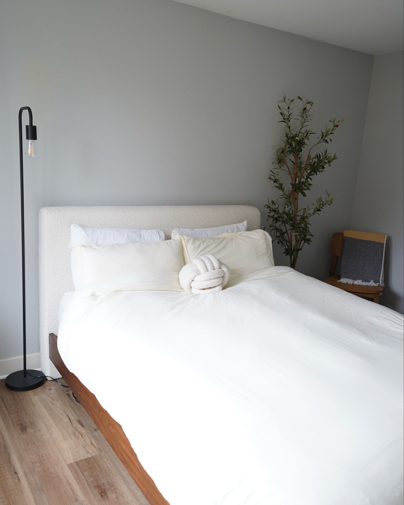 mid-century modern bedroom decor with a mixture of creams and wood 🏡⭐️

#LTKU #LTKFamily #LTKHome