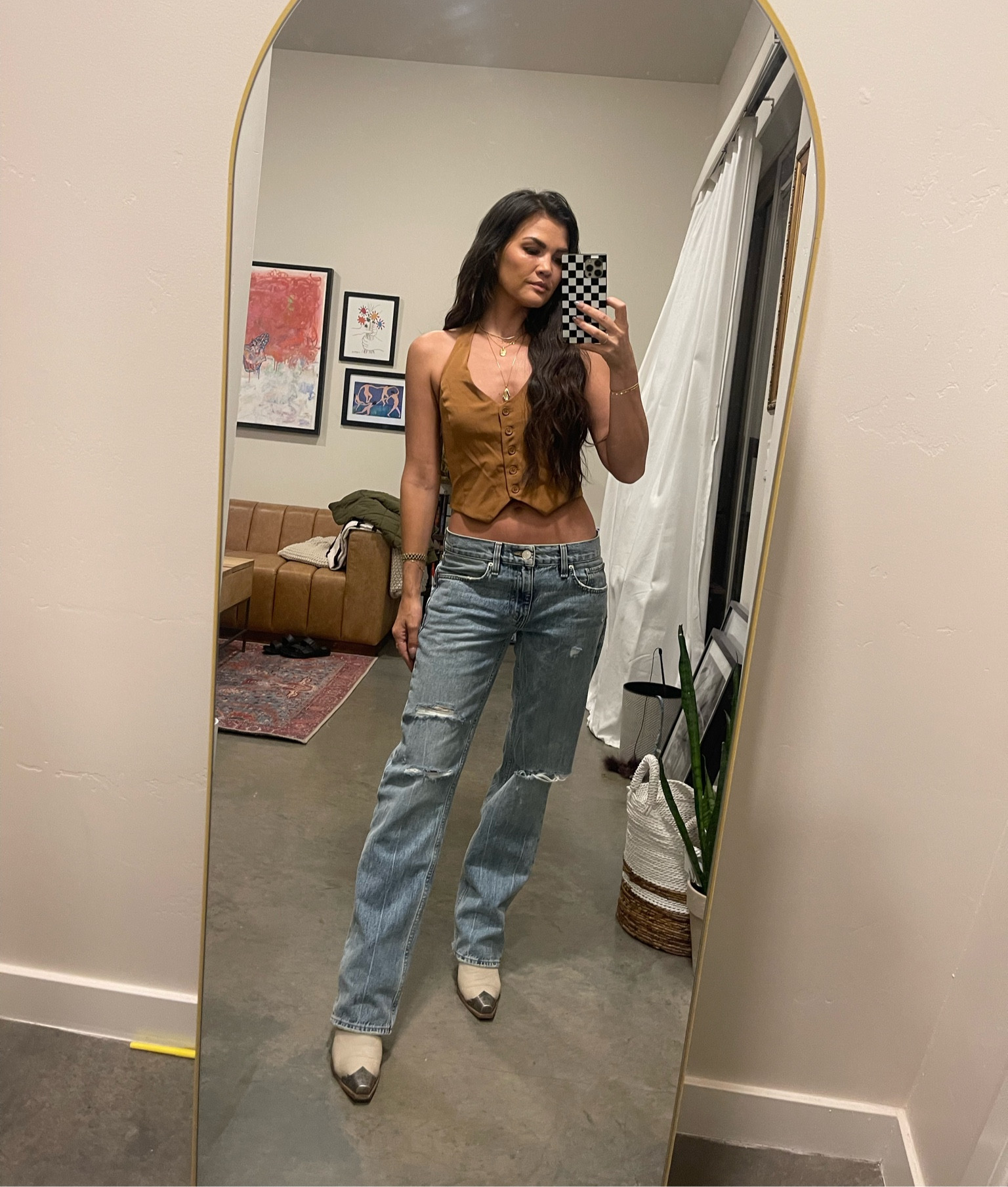 Outfit Details 
Hudson “Jocelyn” Low Rise Straight Leg Jeans 
Target Vest 
Brayden Western Boots 

 

#LTKstyletip #LTKshoecrush